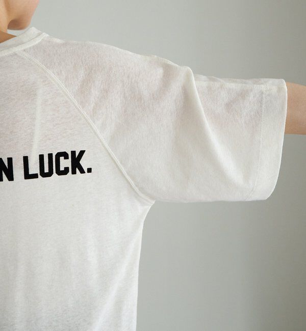  「ロゴ刺繍&times;フロッキープリント麻混Tシャツ」|Tシャツ・カットソー|