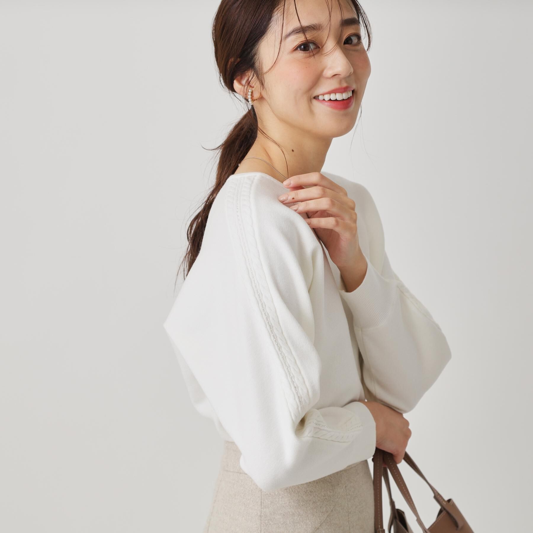 COUP DE CHANCE「【手洗い可】ケーブルビーズ袖デザインニット」|ニット・セーター|オフホワイト(003