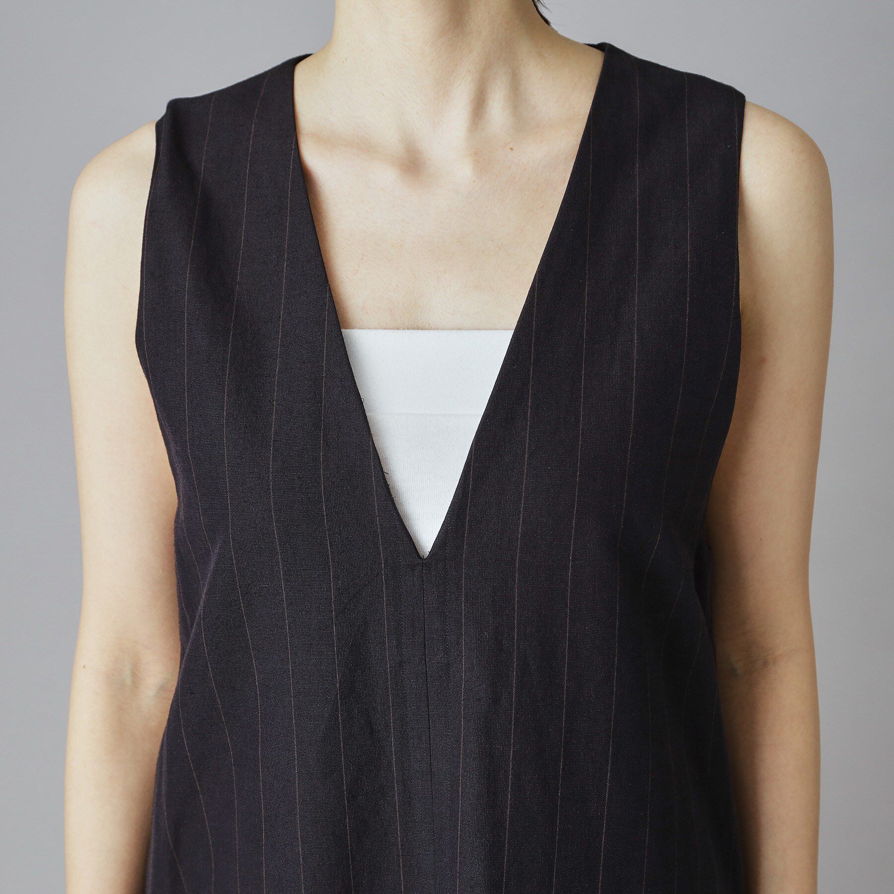 DRESSTERIOR「TICCA（ティッカ）Vネックノースリーブワンピース」|ワンピース|