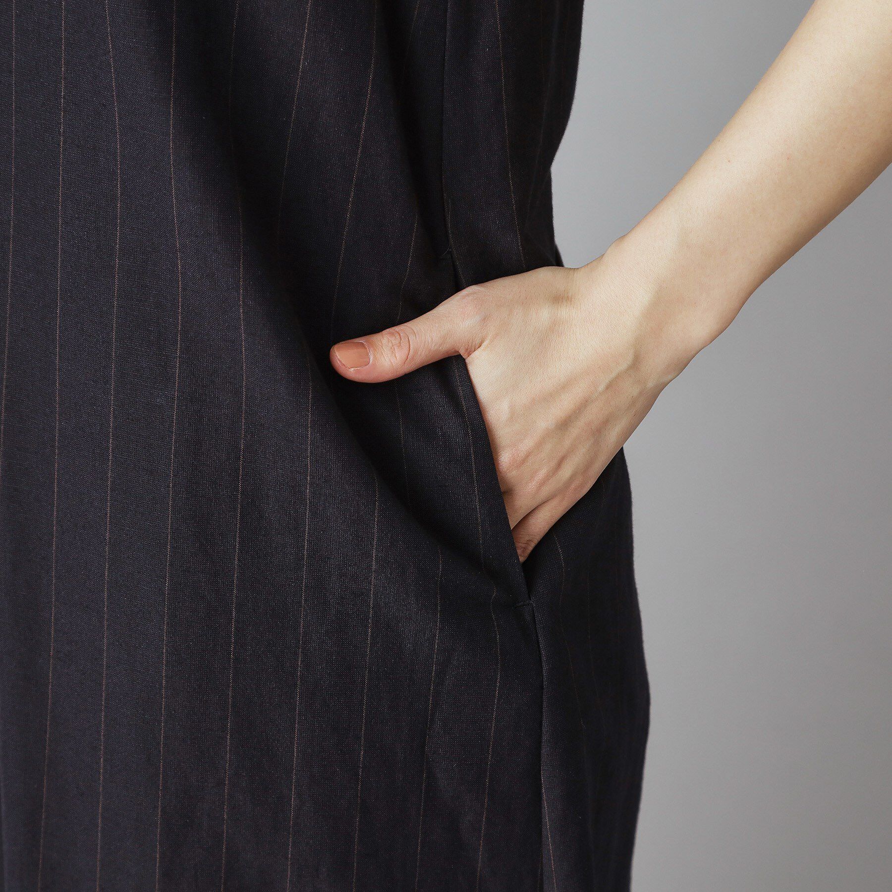 DRESSTERIOR「TICCA（ティッカ）Vネックノースリーブワンピース」|ワンピース|