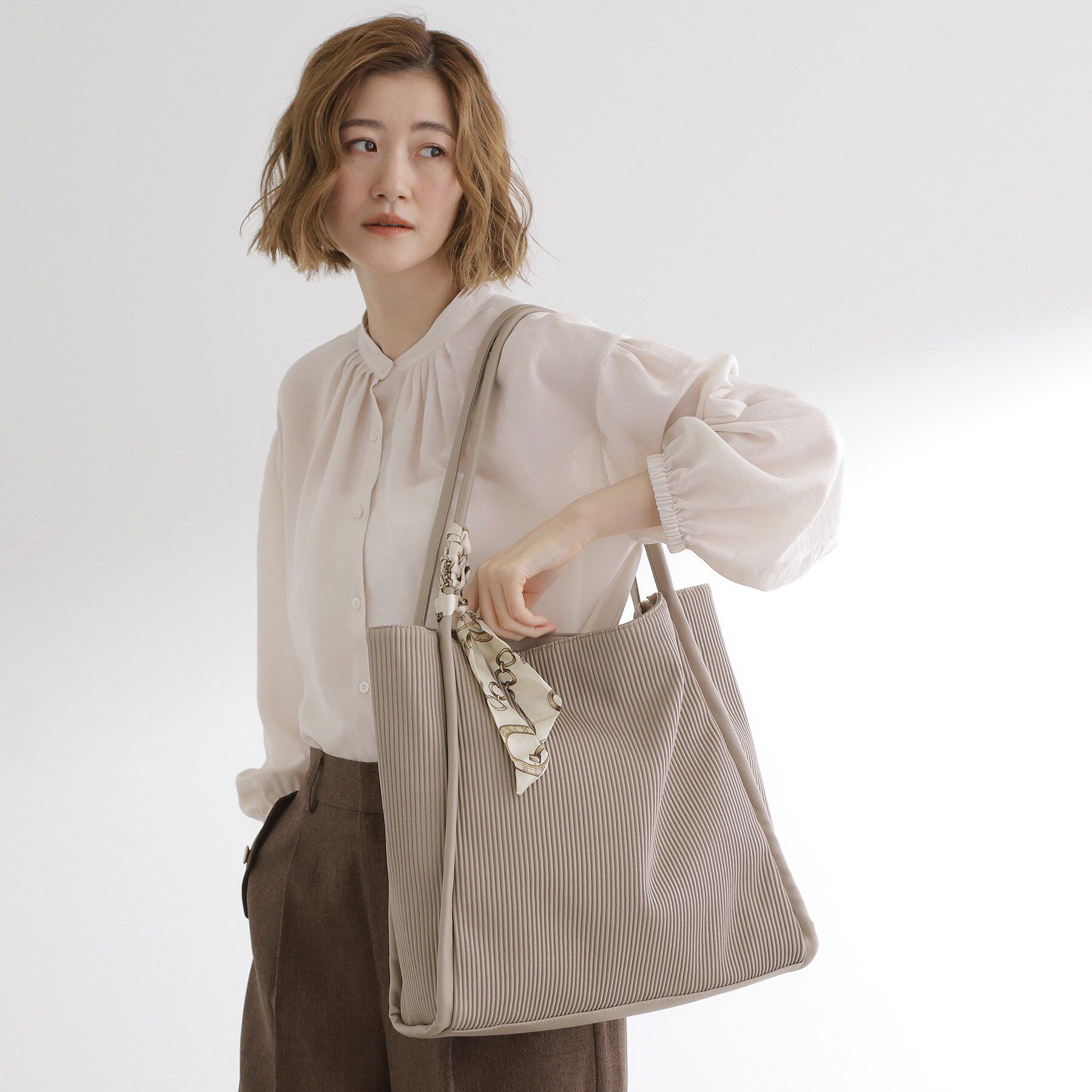 grove「【A4】プリーツスカーフ付トート」|トートバッグ|ライトグレー(011