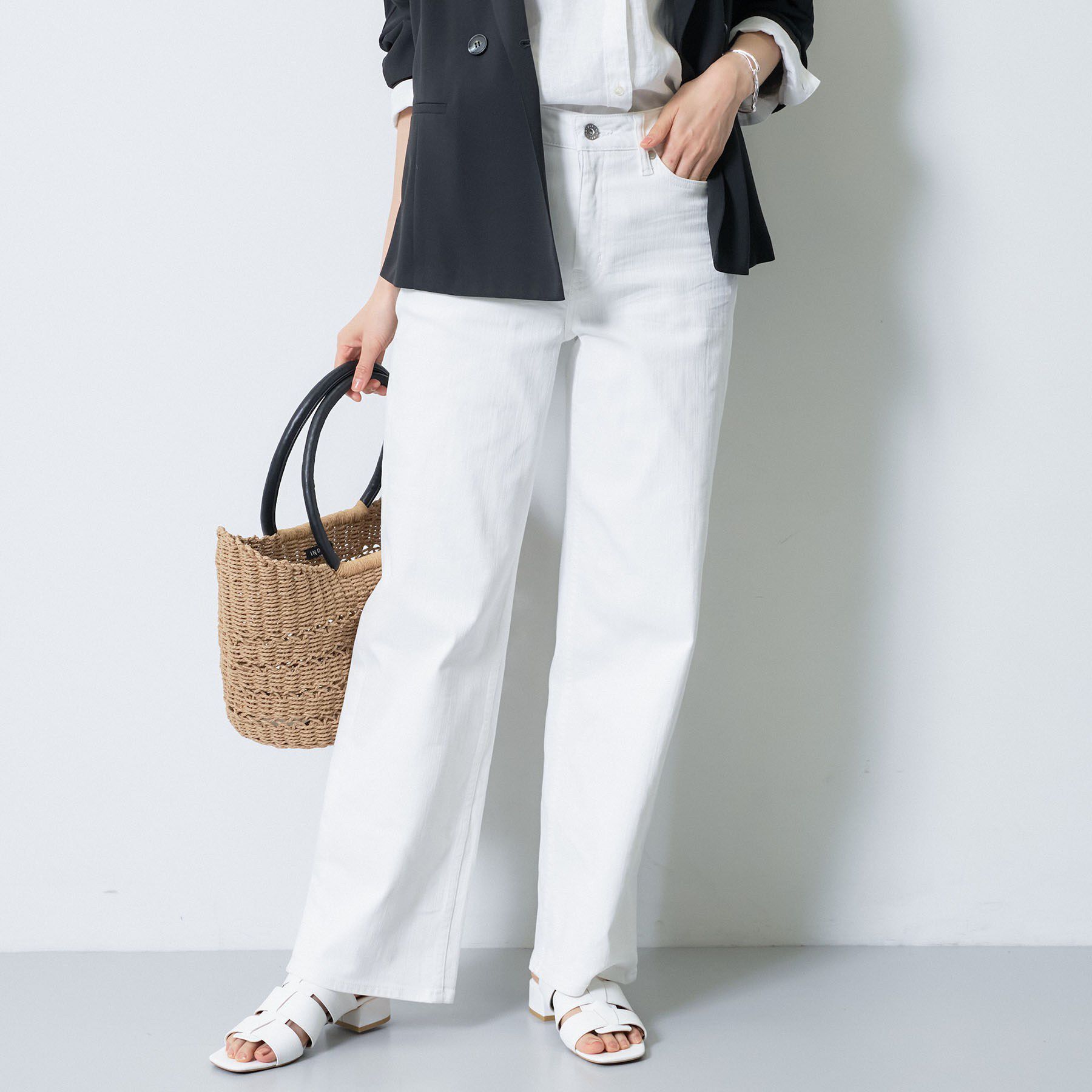 INDIVI「【春の新色登場！褒められデニム】ワイドストレート デニムパンツ」|デニム|ホワイト(601)