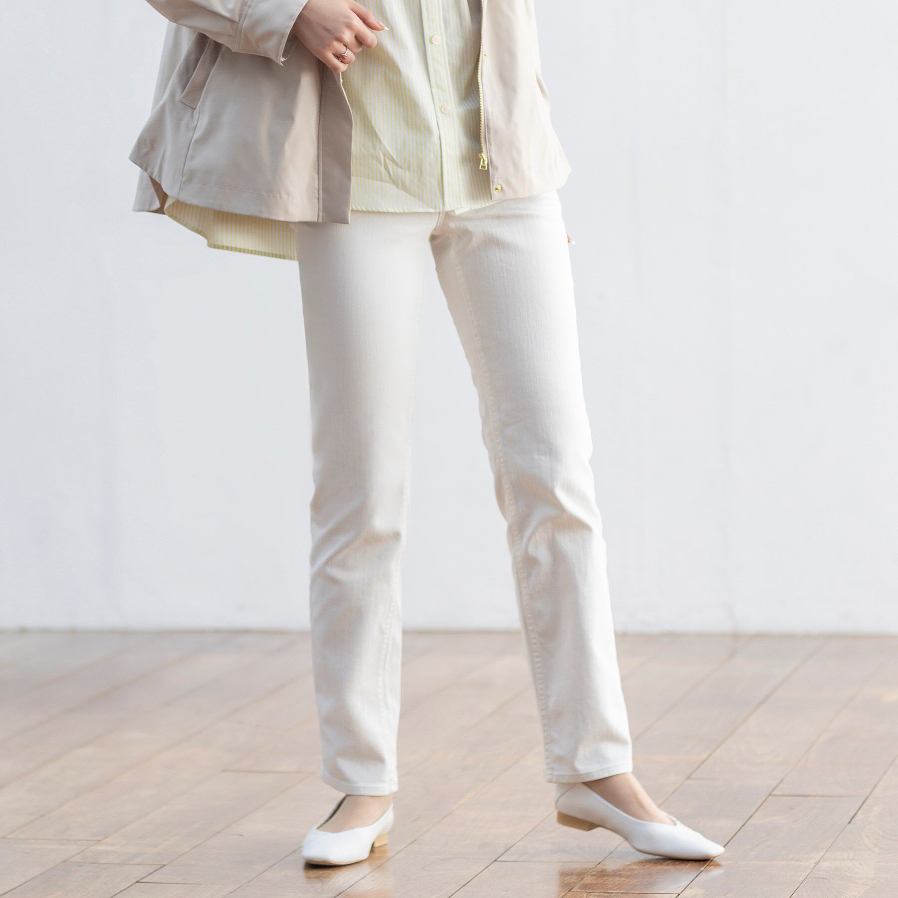 INDIVI「【春の新色登場！褒められデニム】スリムストレート デニムパンツ」|デニム|ホワイト(001)