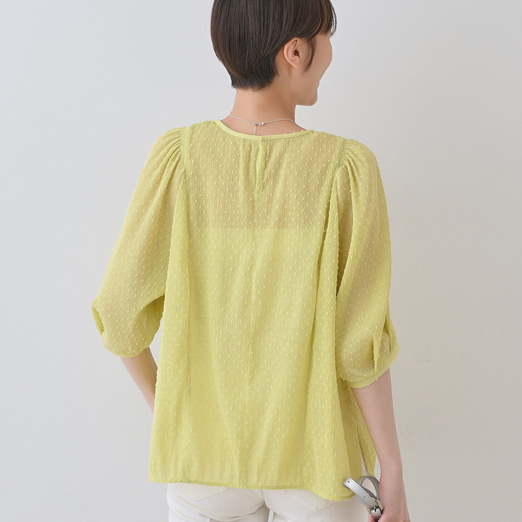 INDIVI「【洗える／ドット柄／凹凸素材】袖コンシャスドルマンブラウス」|シャツ・ブラウス|