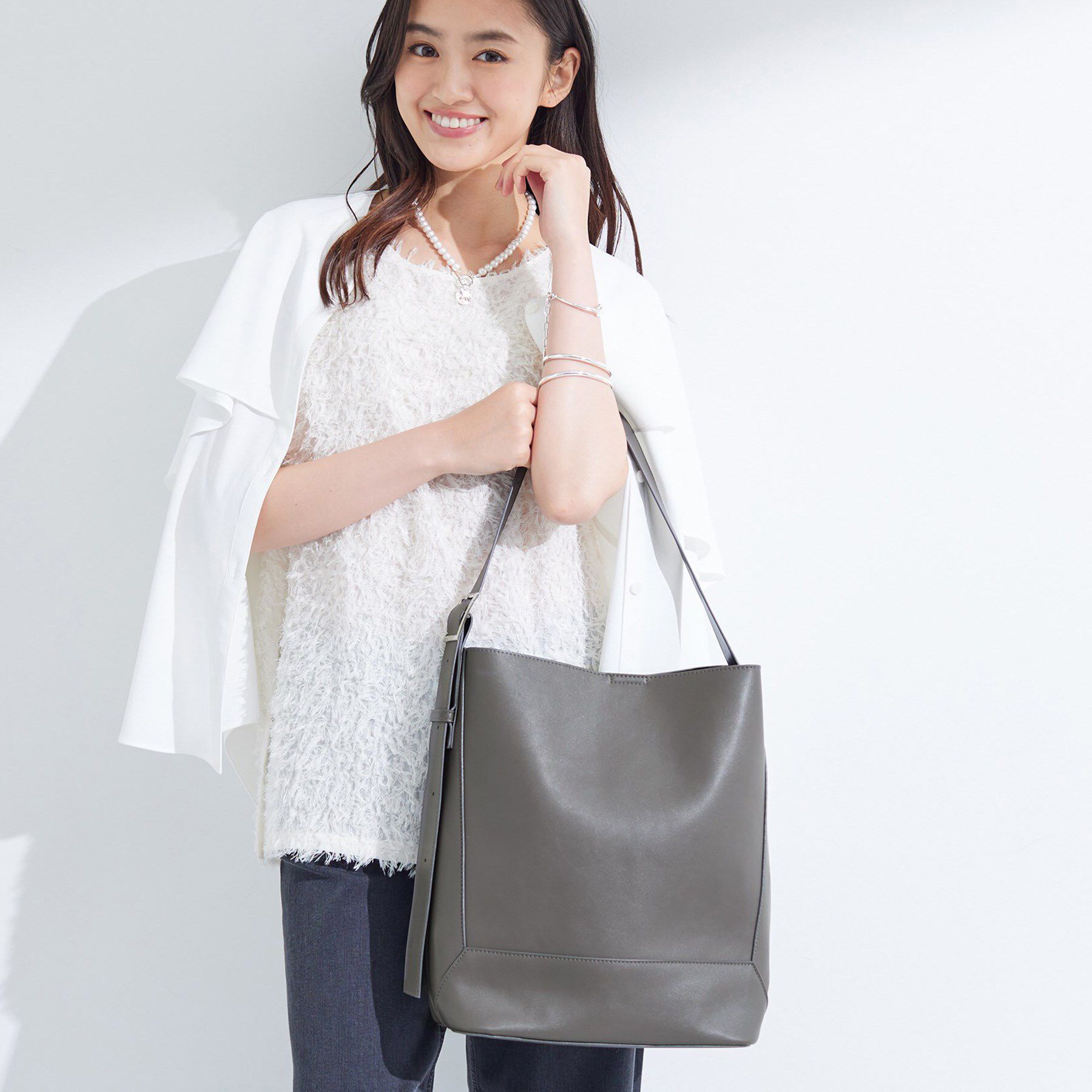 INDIVI「【A4サイズ対応】ワンショルダートートバッグ」|トートバッグ|チャコールグレー(5