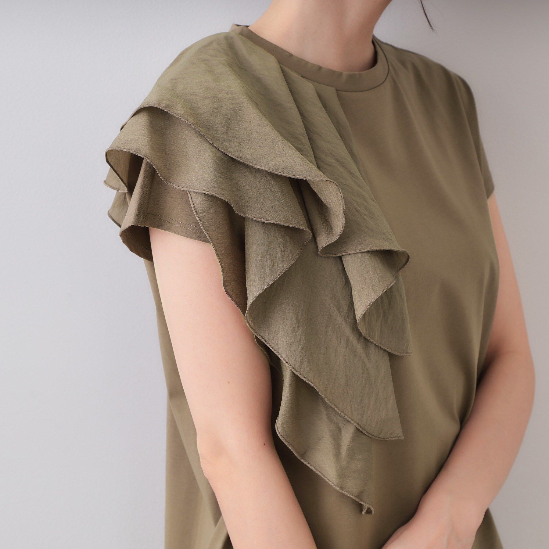 OPAQUE.CLIP「ショルダーフリルドッキングカットソー【洗濯機洗い可】」|Tシャツ・カットソー|