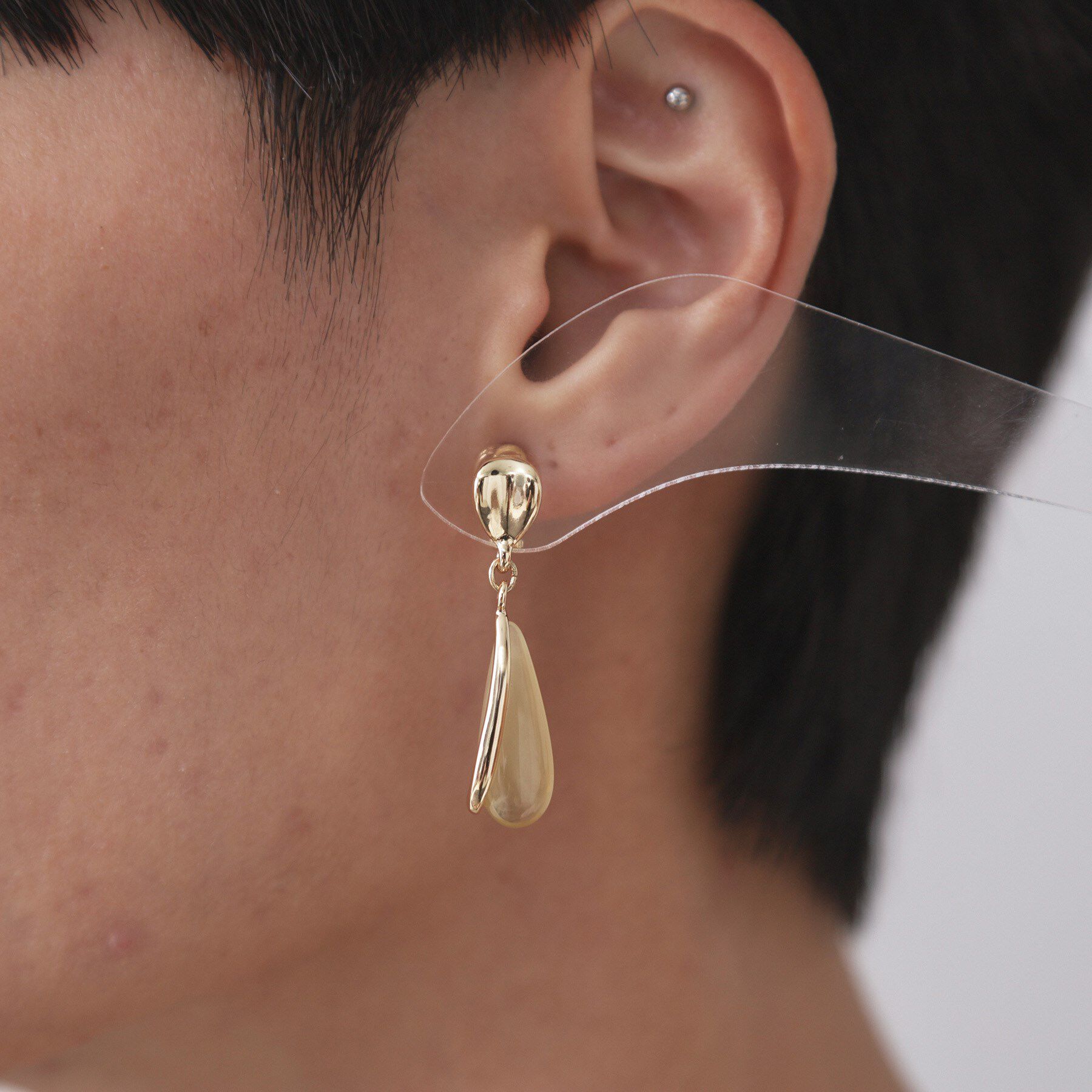 OPAQUE.CLIP「カラーしずくイヤリング」|イヤリング|