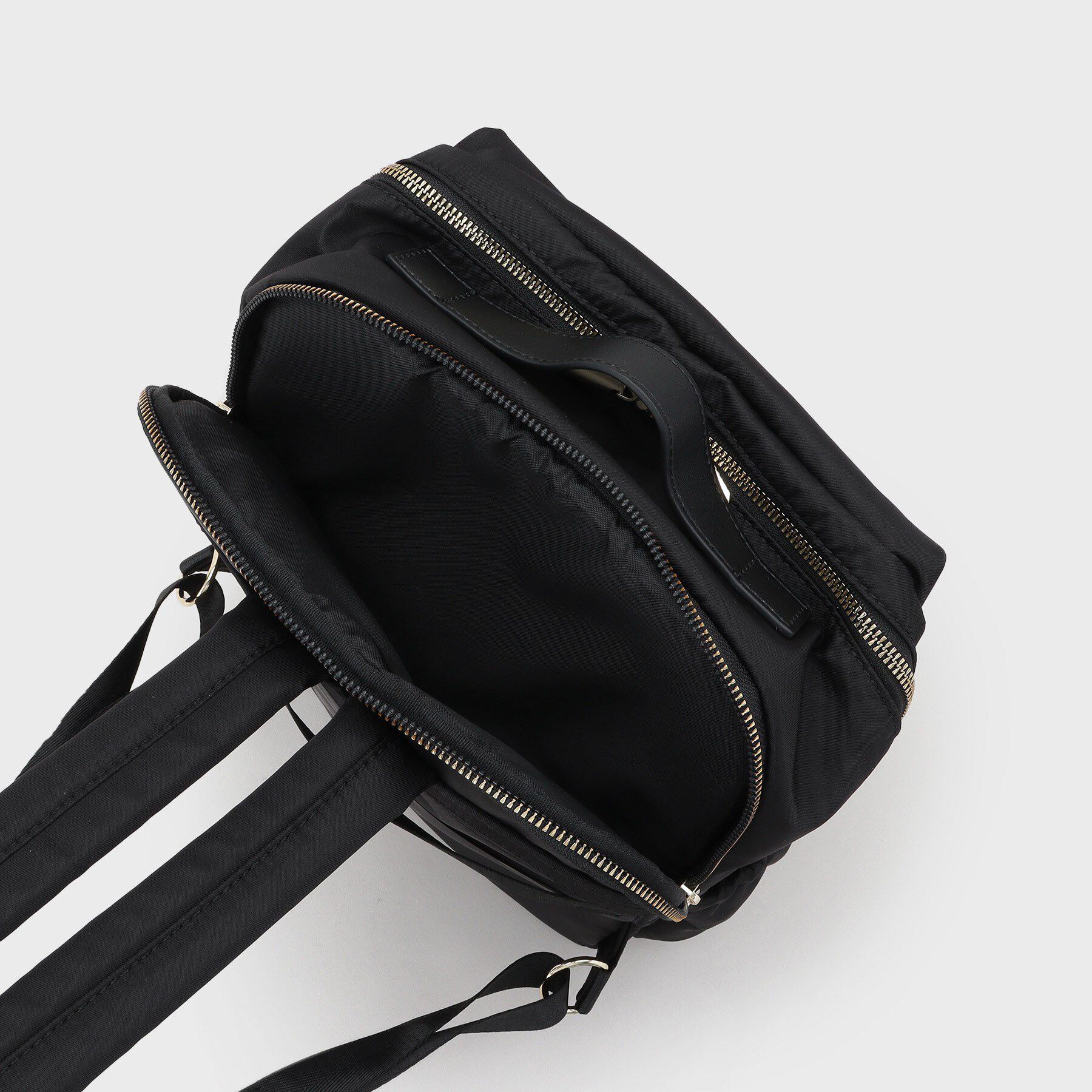 OPAQUE.CLIP「【マルチポケット/PC収納可能】ナイロンスクエアリュックサック」|リュック|