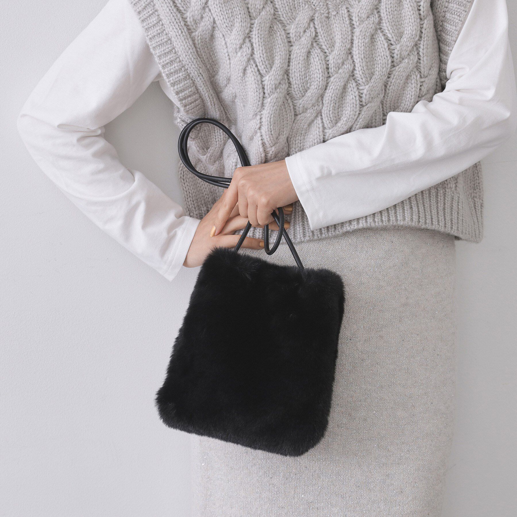 OPAQUE.CLIP「【11色展開】フェイクファースクエアミニポシェット」|ショルダー・メッセンジャー|ブラック(019)