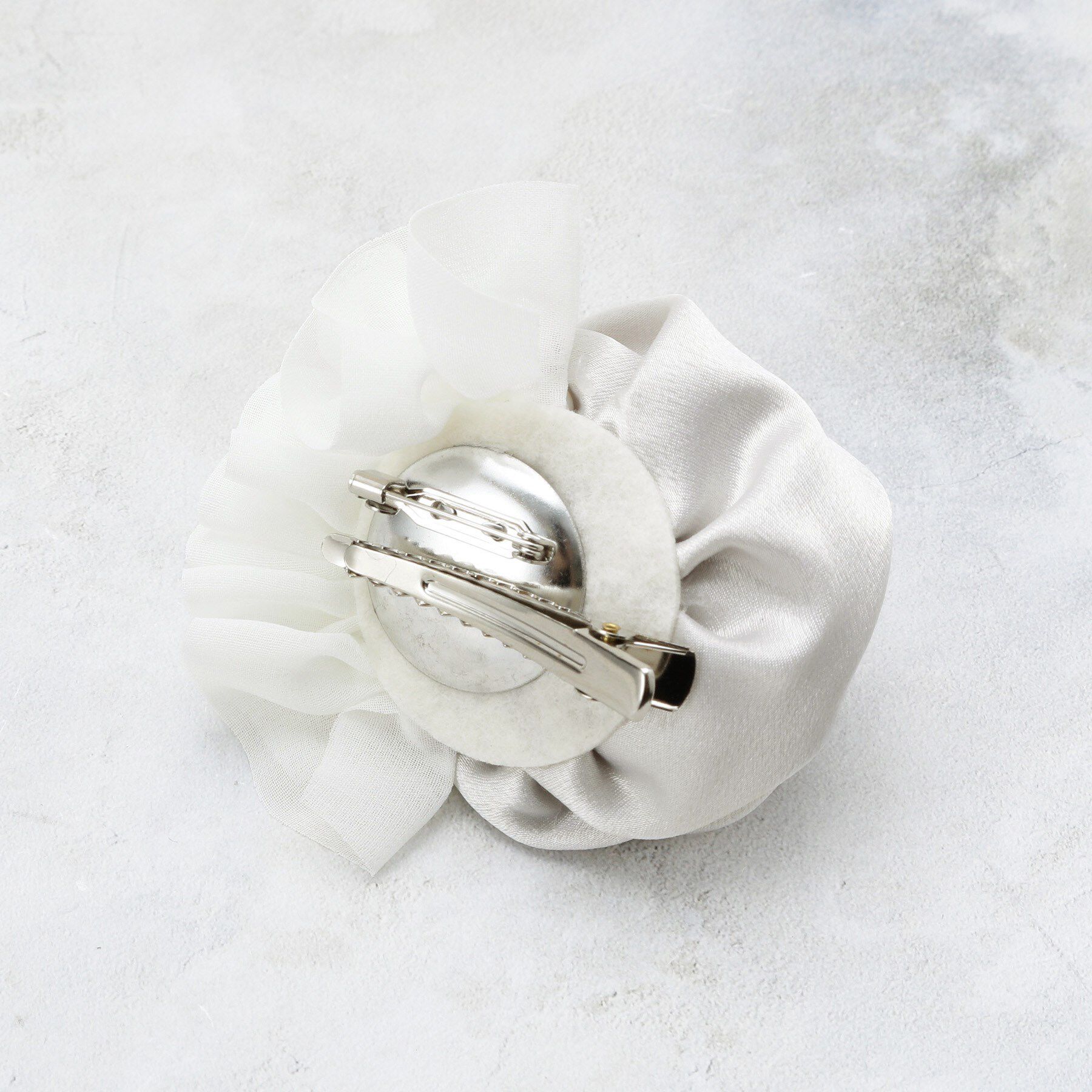 OPAQUE.CLIP「フェイクパールローズコサージュ」|ブローチ・コサージュ|