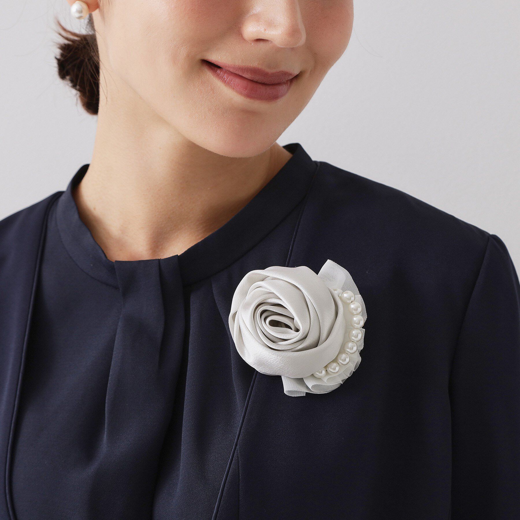 OPAQUE.CLIP「フェイクパールローズコサージュ」|ブローチ・コサージュ|