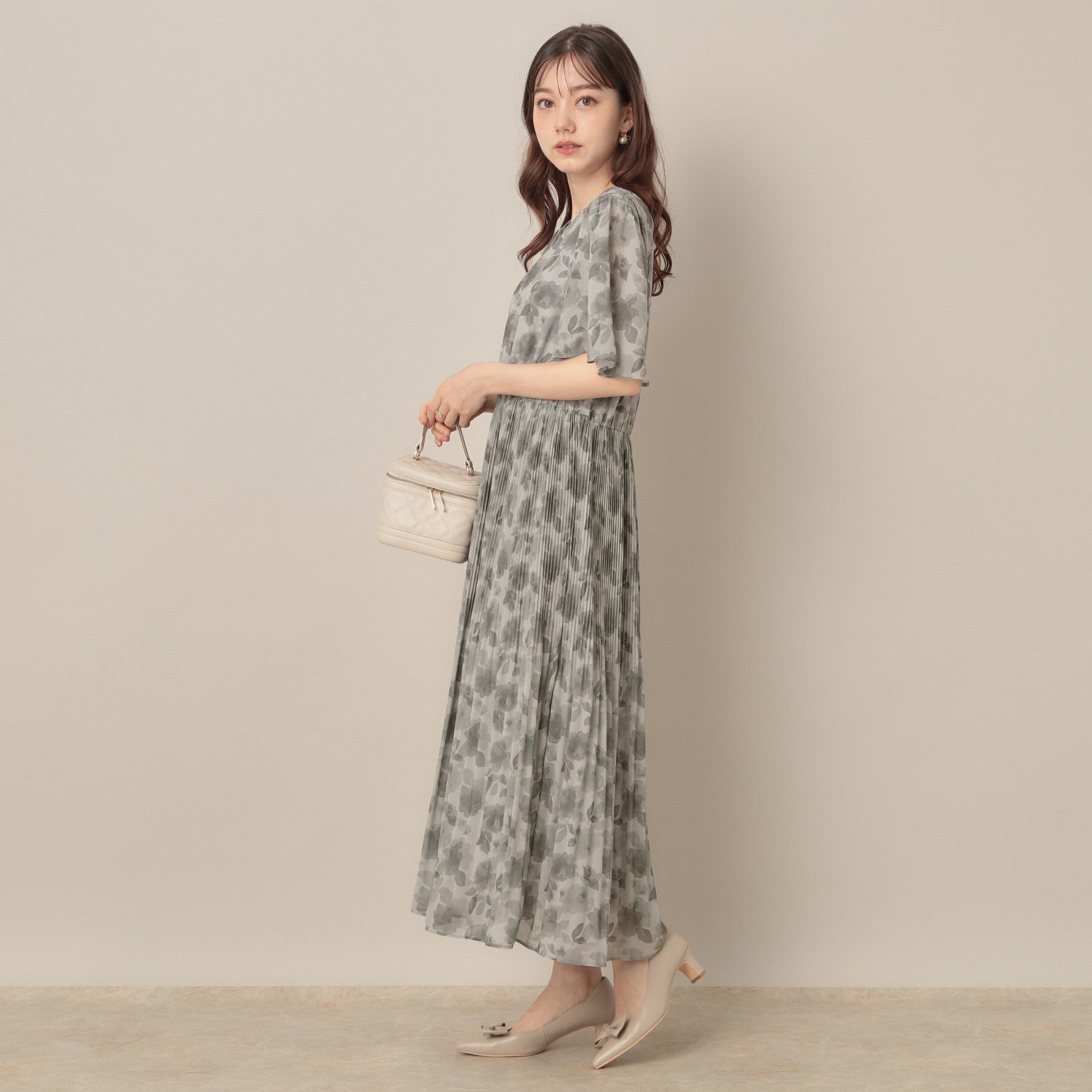 Couture broach「【二の腕カバー・楽ちん・通勤】シフォンプリーツワンピース」|ワンピース|