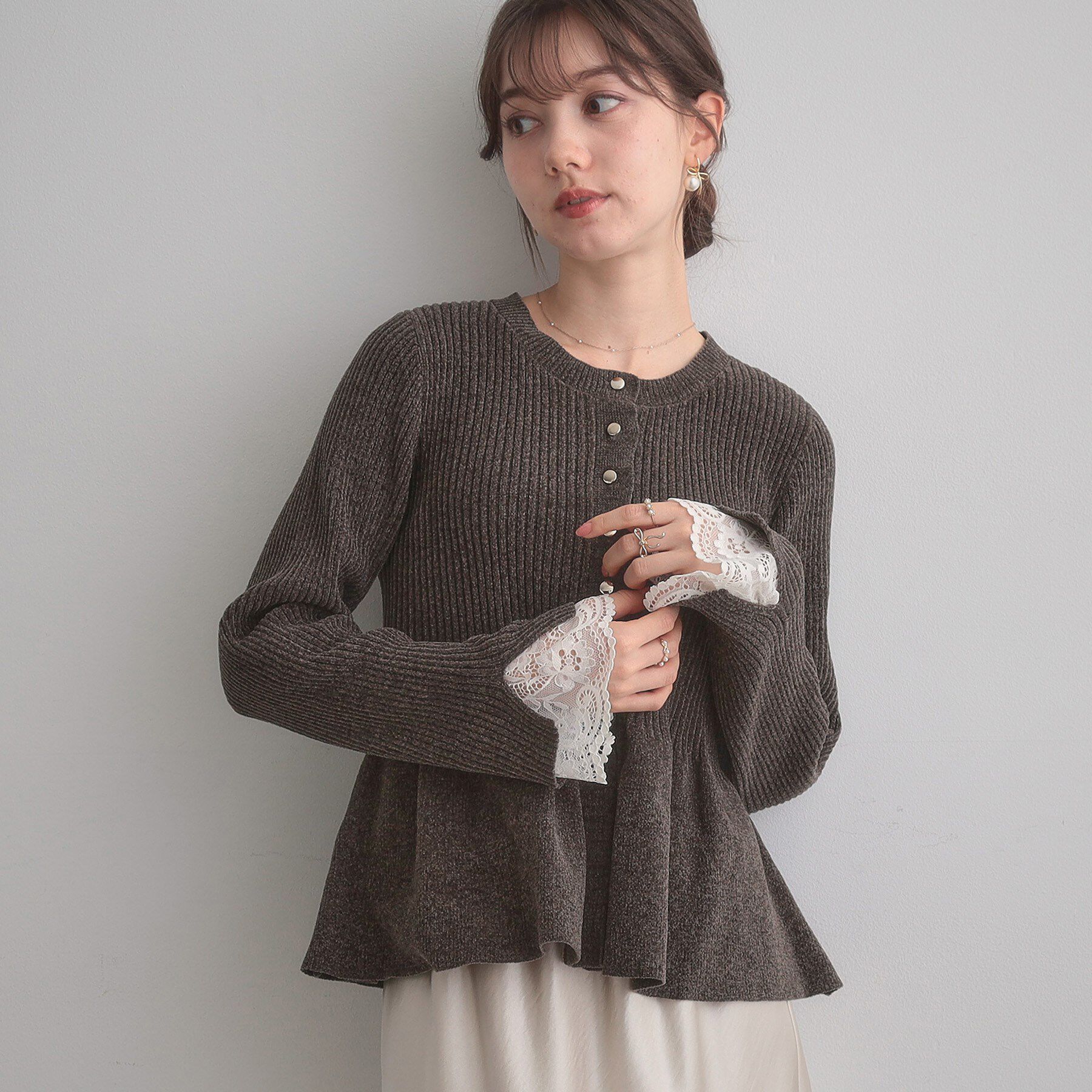 Couture broach「【袖口レース・着映え】短毛モールペプラム カーデ」|カーディガン|