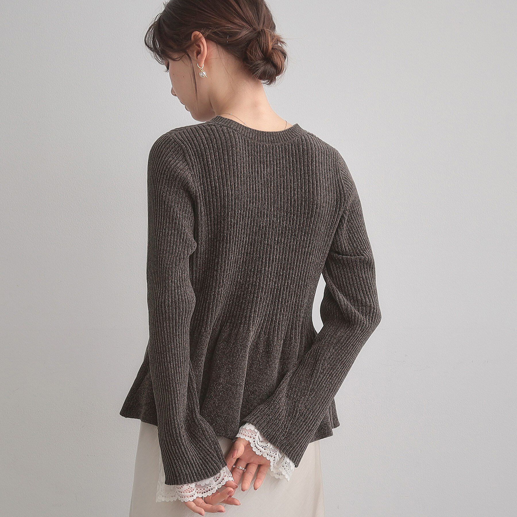 Couture broach「【袖口レース・着映え】短毛モールペプラム カーデ」|カーディガン|