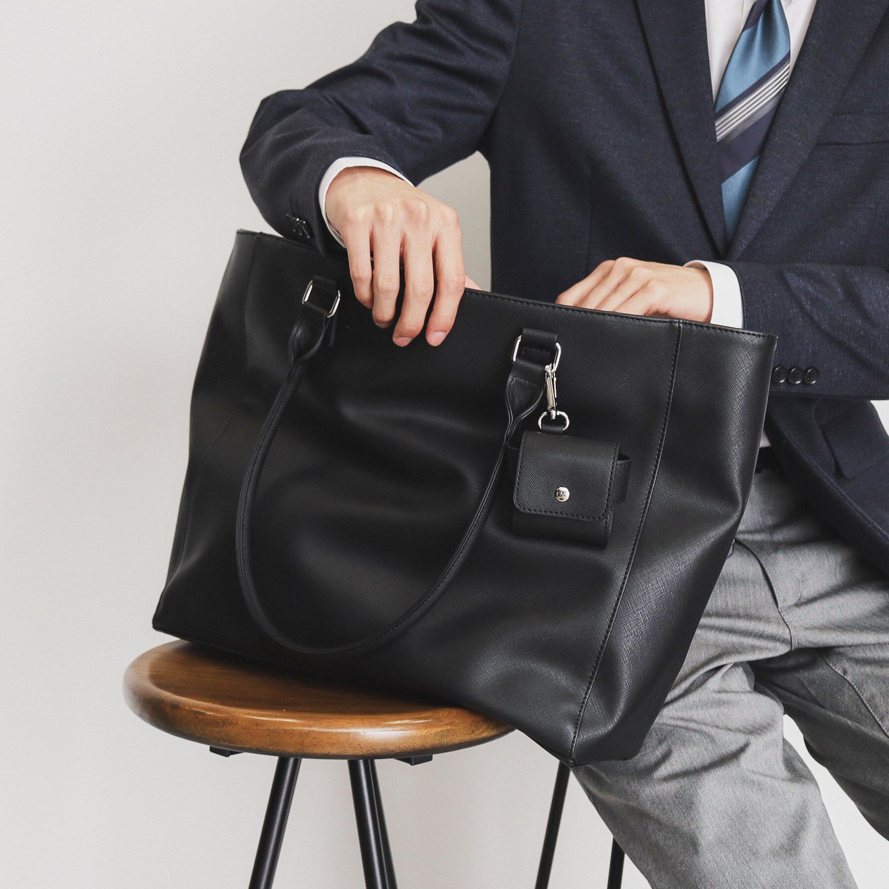 THE SHOP TK「【A4サイズ／ビジネスでも使える】合皮トートバッグ イヤホンケース付き」|トートバッグ|