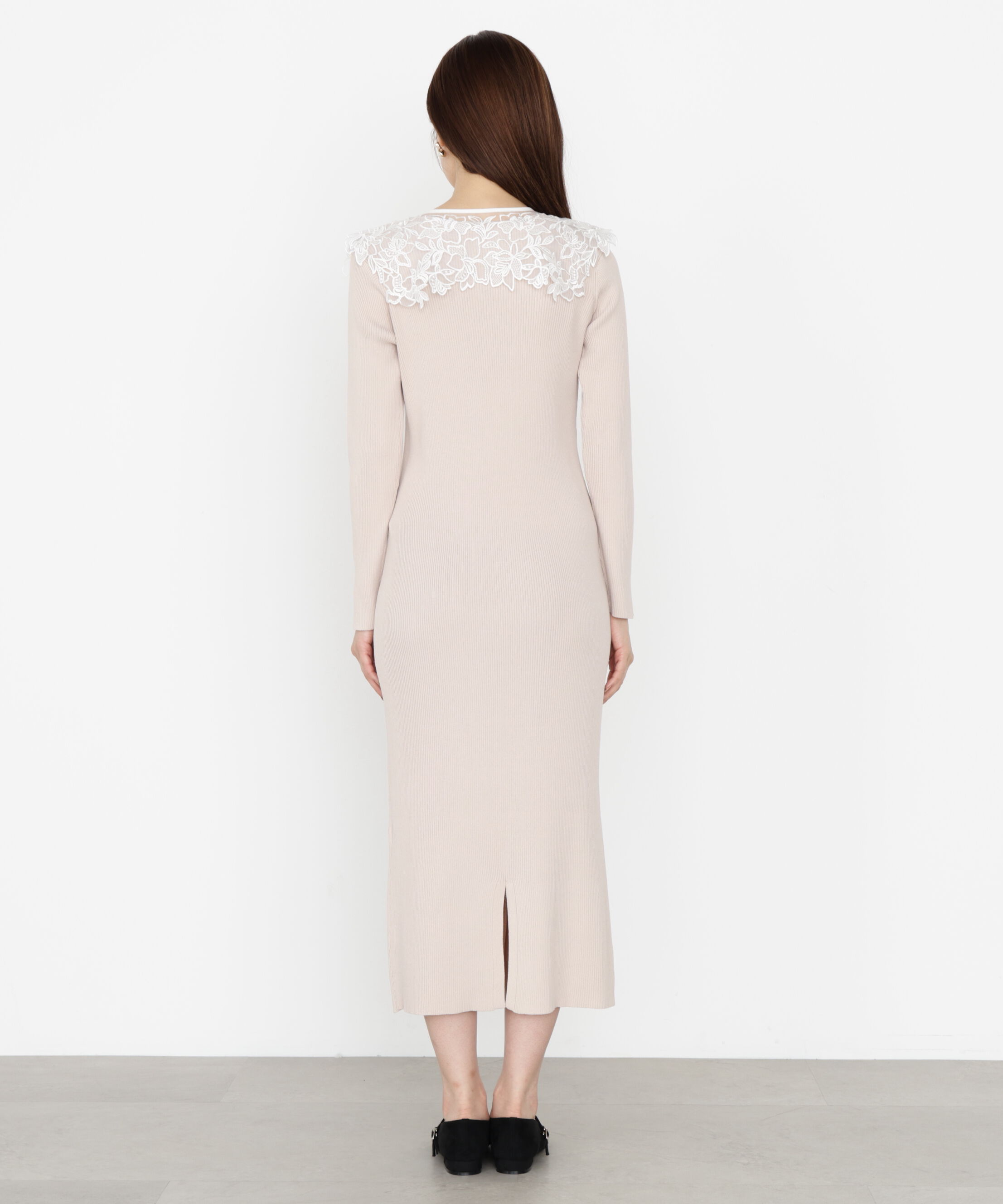 PROPORTION BODY DRESSING「ケープ風レース付きニットワンピース 25AW」|ワンピース|