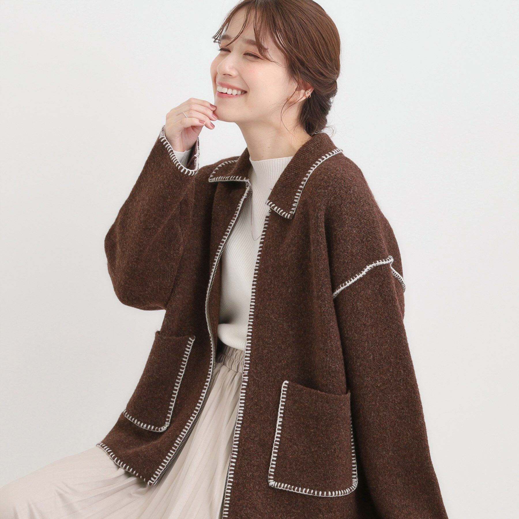 SHOO･LA･RUE「配色ステッチがポイント 襟付きジップニットカーディガン」|カーディガン|ブラウン(043)