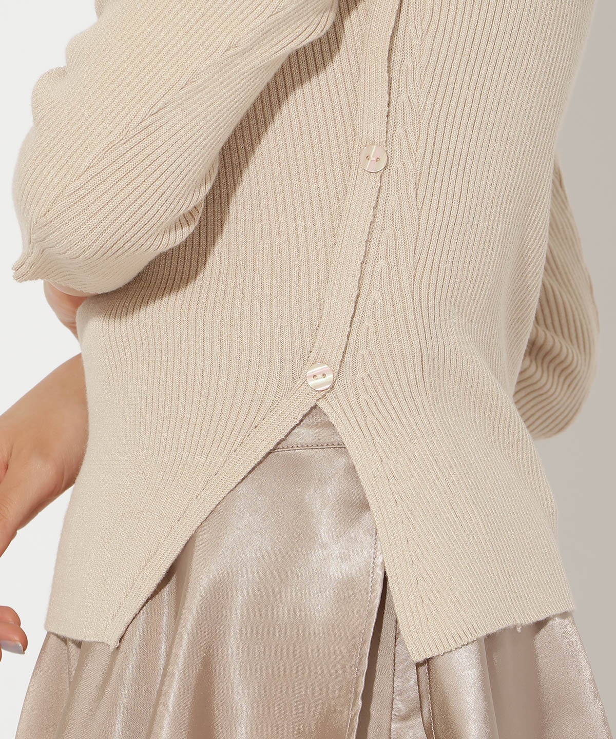 アンドクチュール「アシメVネック7分袖プルオーバー」|ニット・セーター|