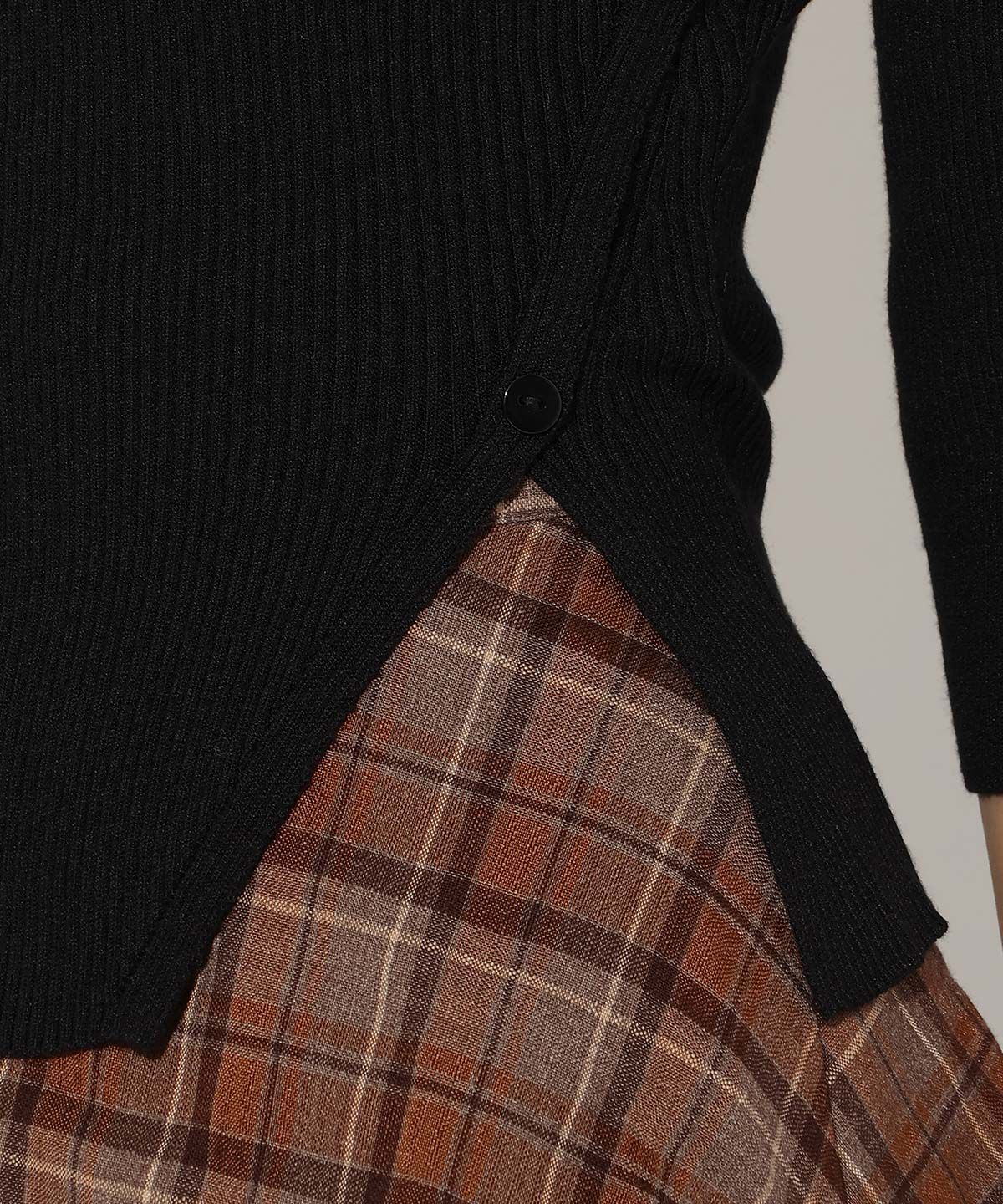 アンドクチュール「アシメVネック7分袖プルオーバー」|ニット・セーター|