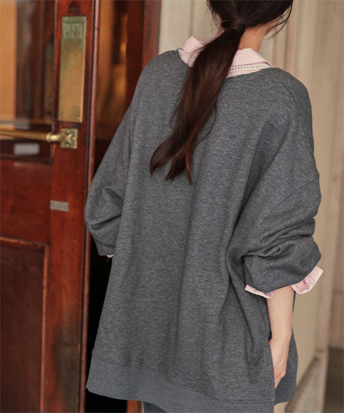 titivate「深Vネックサイドスリットスウェットプルオーバー」|スウェット・ジャージ|