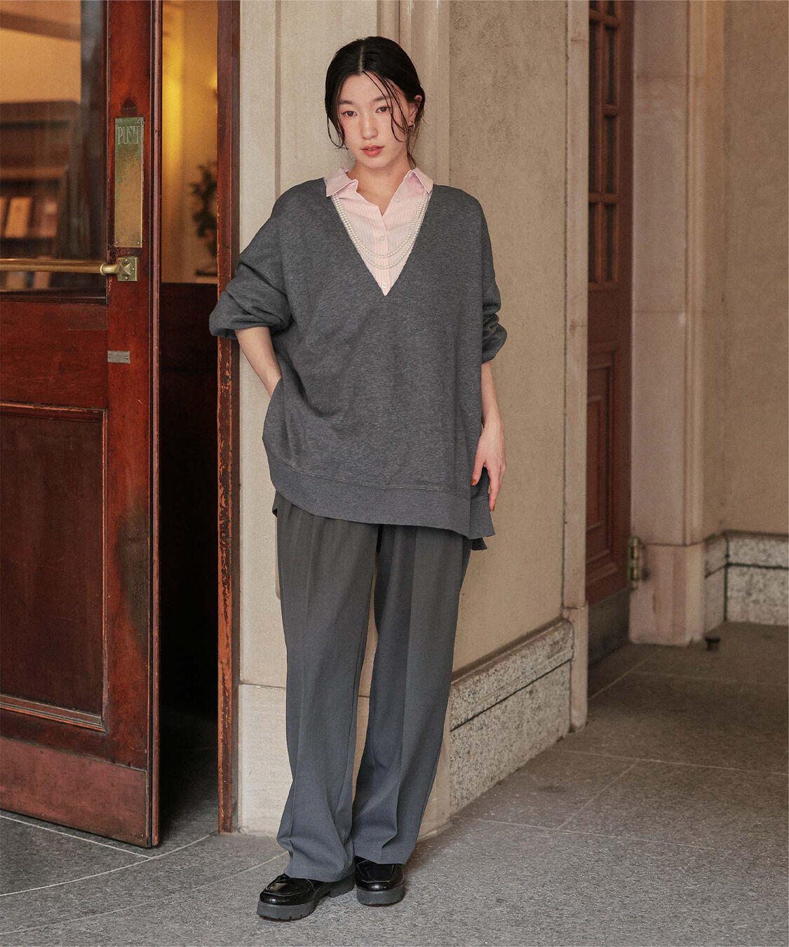 titivate「深Vネックサイドスリットスウェットプルオーバー」|スウェット・ジャージ|