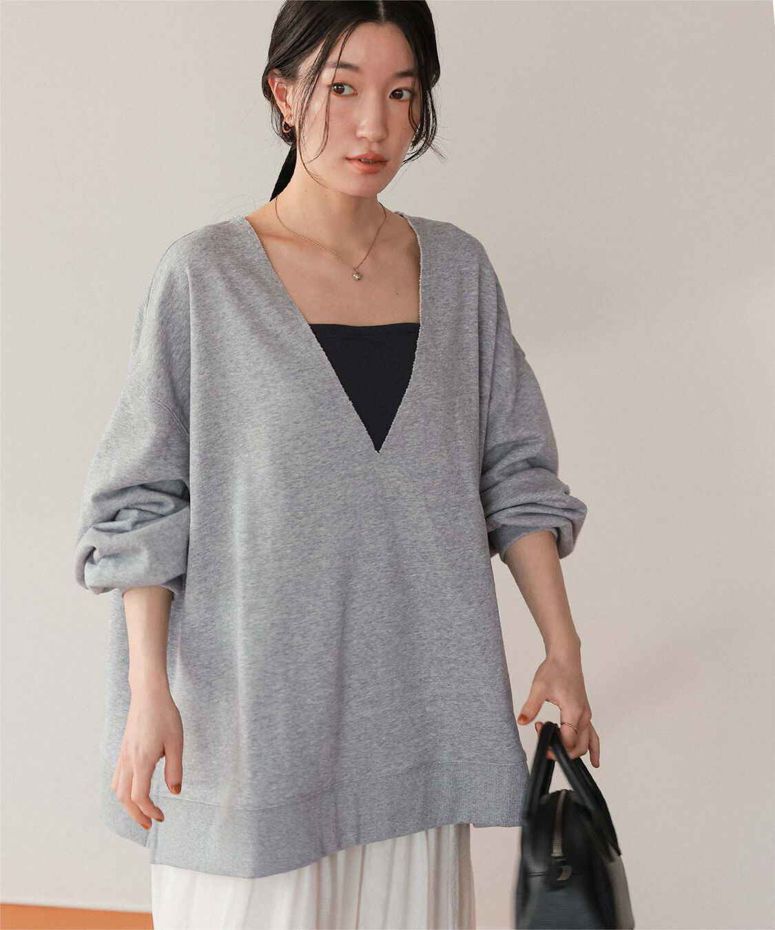 titivate「深Vネックサイドスリットスウェットプルオーバー」|スウェット・ジャージ|ライトグレー