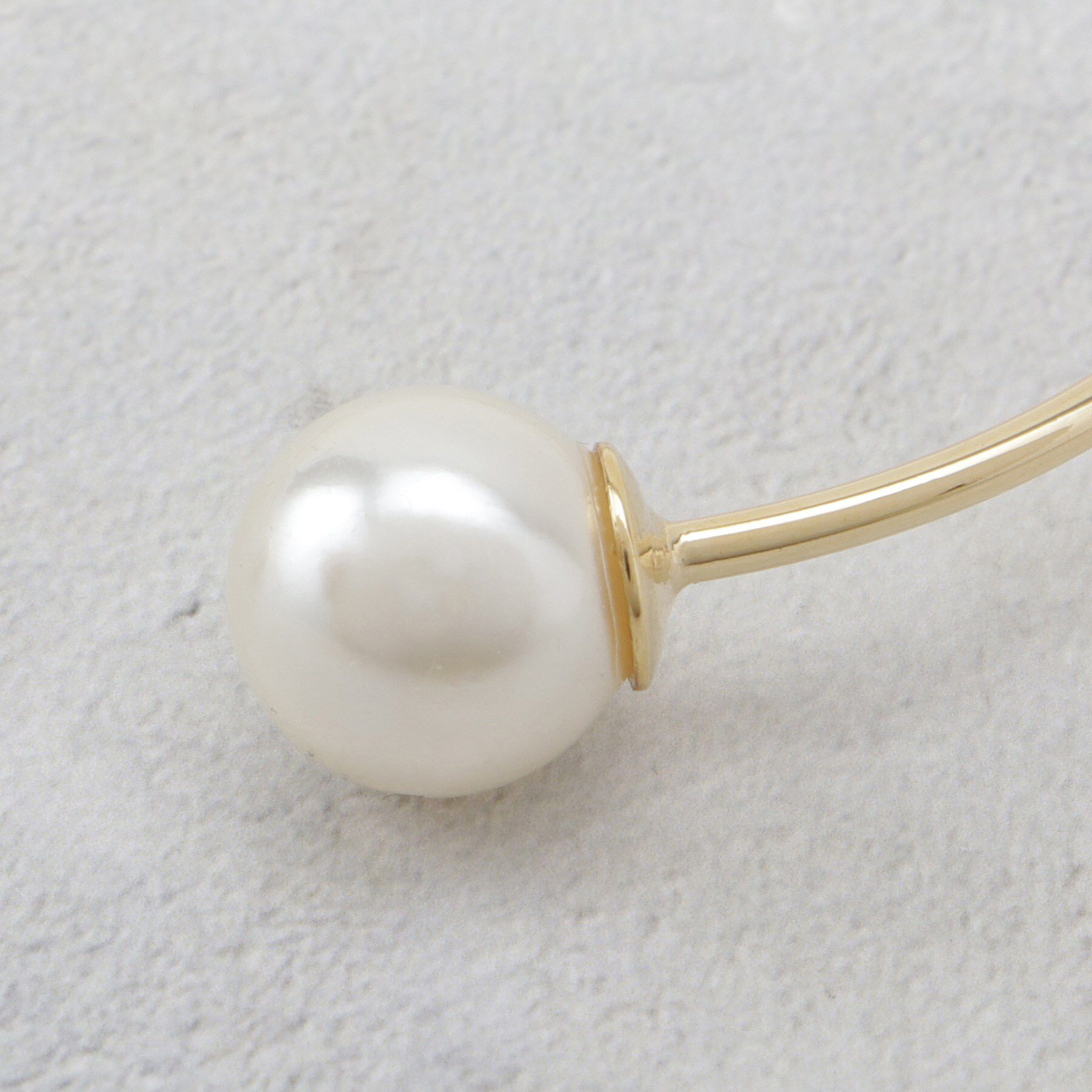 OPAQUE.CLIP「フェイクパールビジュー メタルバングル」|ブレスレット・バングル|