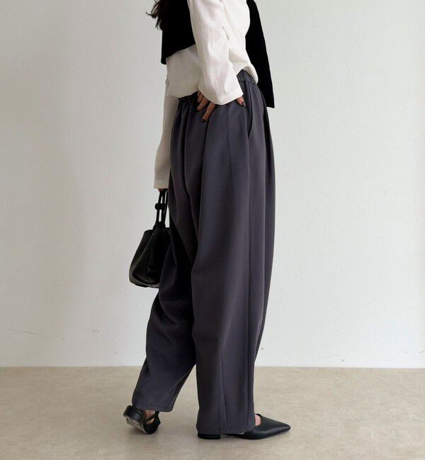 fredy emue「コクーンギャザーパンツ」|チノ|チャコールグレー