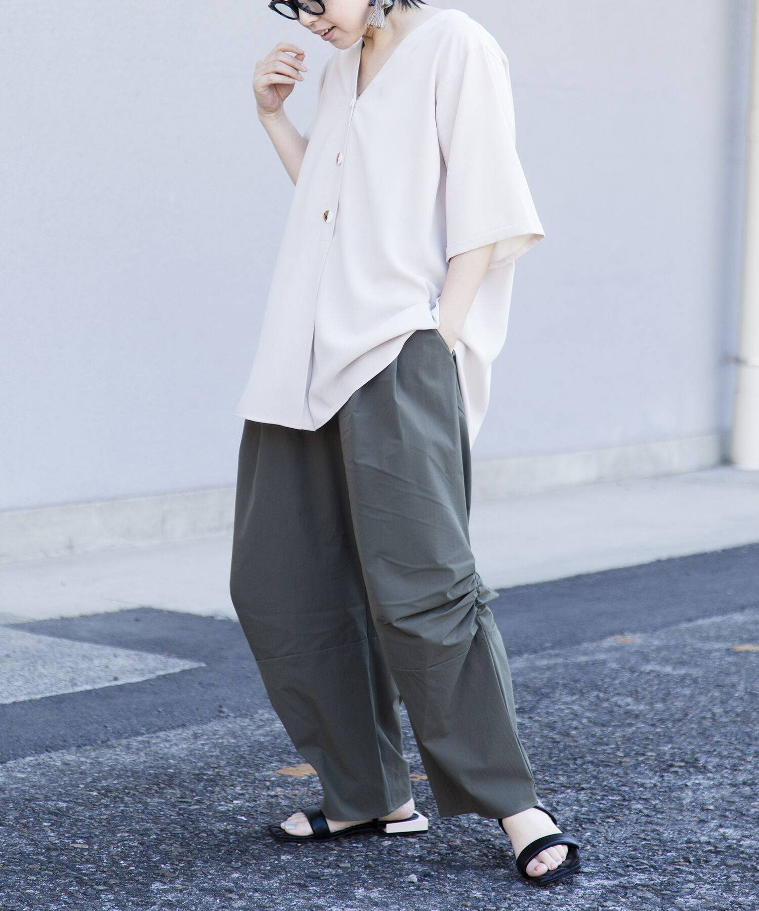  「【WEB限定アイテム】ﾊﾞｯｸﾀｯｸﾌﾞﾗｳｽ」|シャツ・ブラウス|