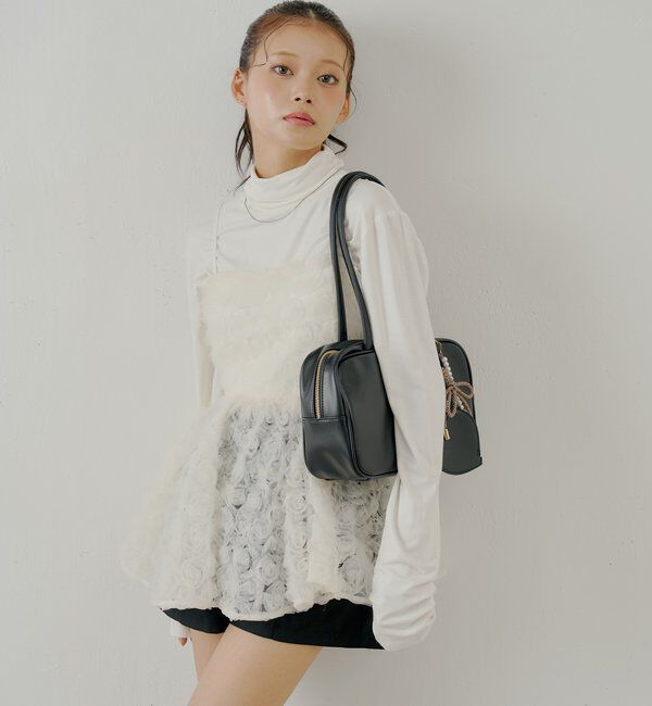  「【2サイズ展開】チャーム付きスクエアボストンバッグ【タブレット端末収納可能】」|ボストンバッグ|