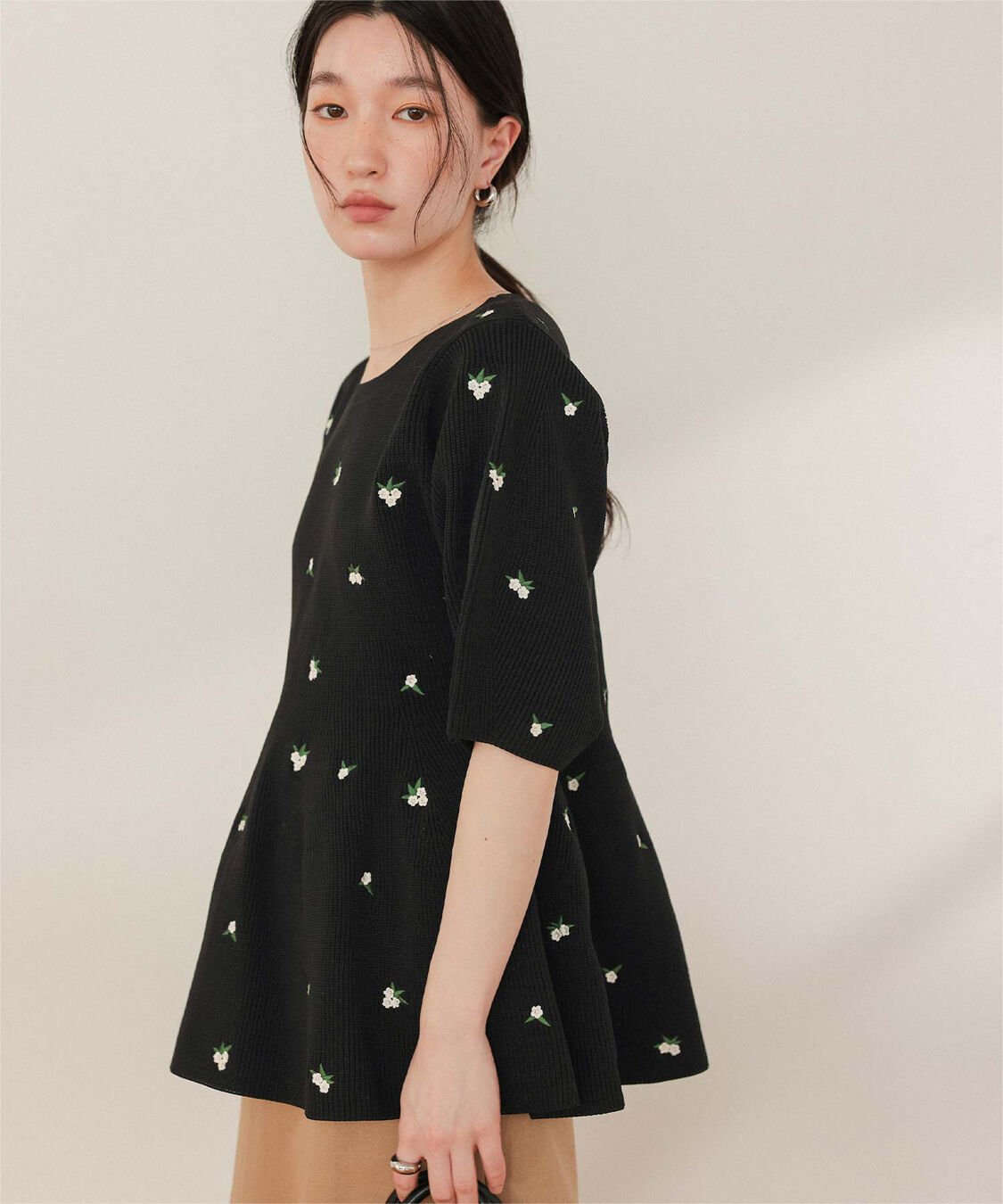 titivate「フラワー刺繍ペプラムニットトップス」|ニット・セーター|