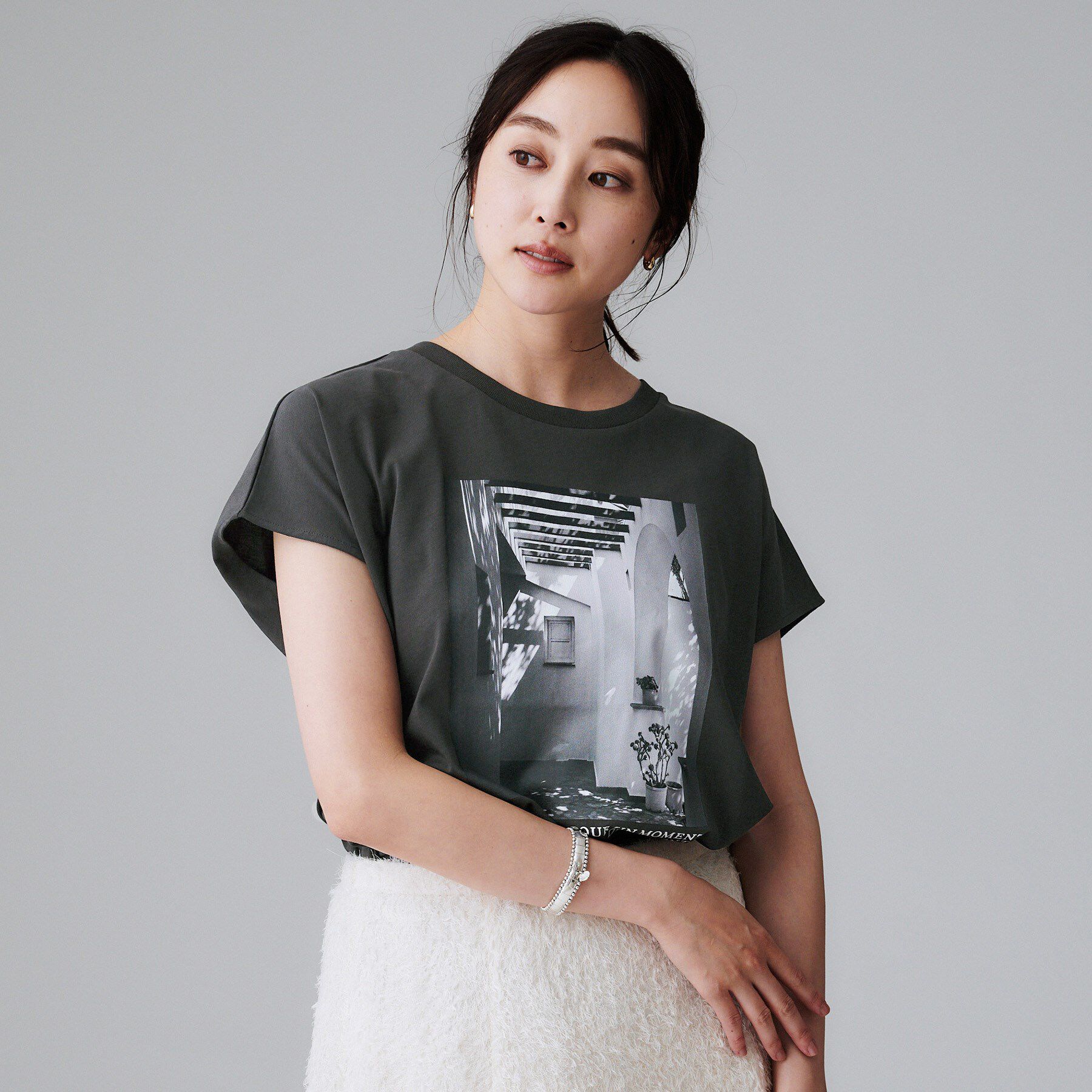 UNTITLED「【コットン100/プリントロゴ】フォトTシャツ」|Tシャツ・カットソー|チャコールグレー(1