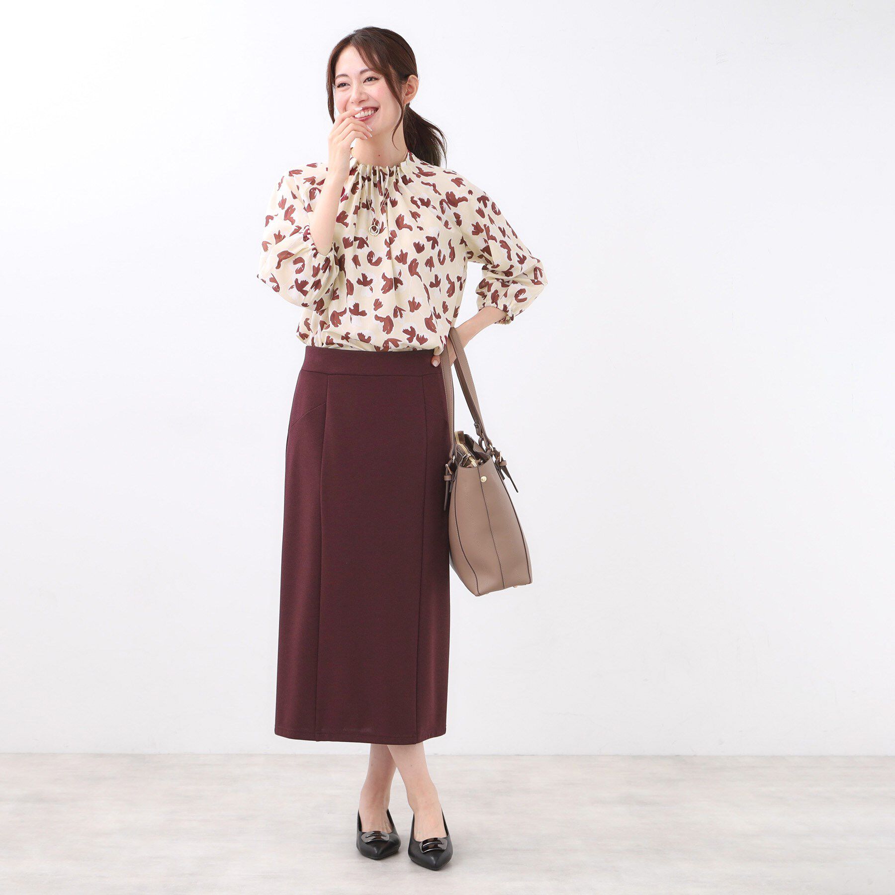 Reflect「【ジャケットのインナーにおすすめ◎】花柄タックデザインブブラウス」|シャツ・ブラウス|