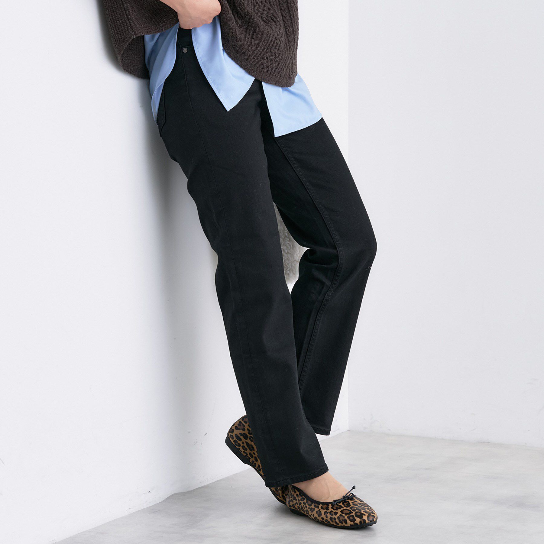 INDIVI「【春の新色登場！褒められデニム】スリムストレート デニムパンツ」|デニム|ブラック(019)