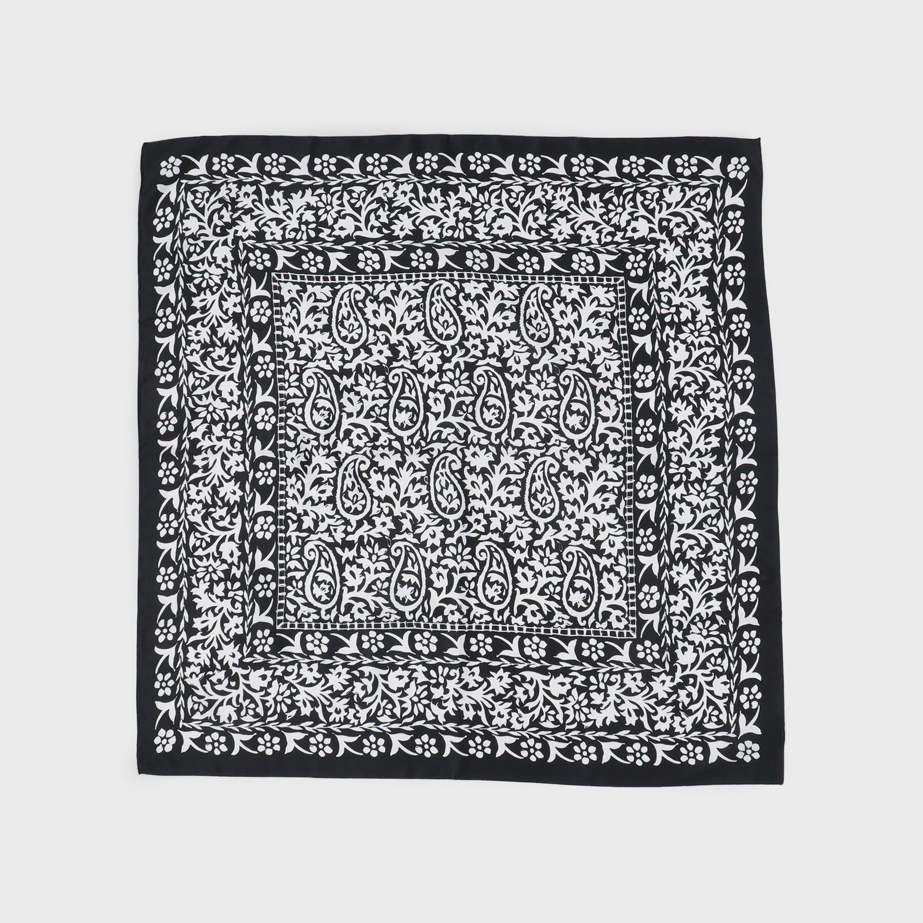 INDIVI「【90cm四方】ボタニカル柄大判スカーフ」|バンダナ・スカーフ|ブラック(119)