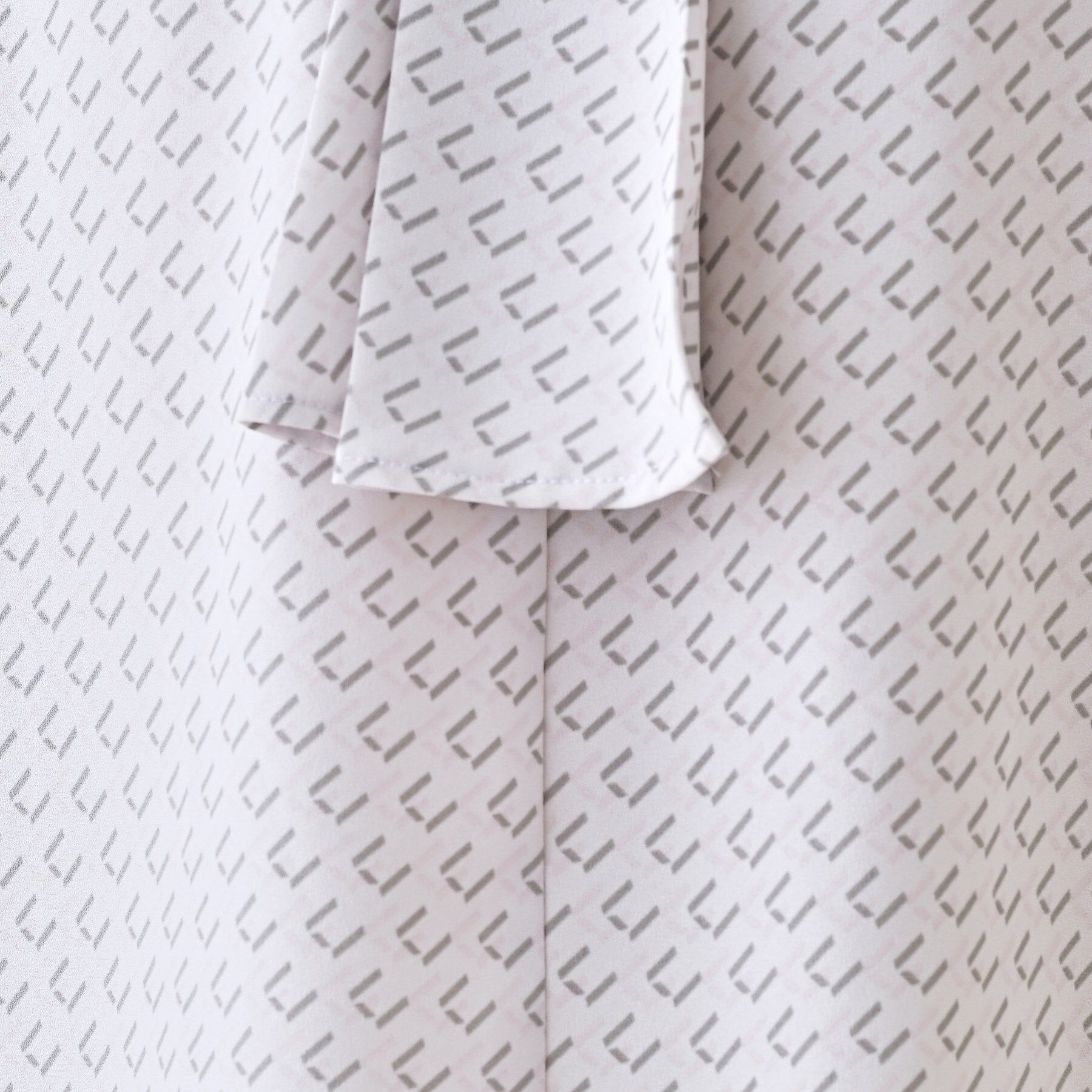 INDIVI「【洗える／UVケア】幾何学柄＆無地ボウタイブラウス」|シャツ・ブラウス|