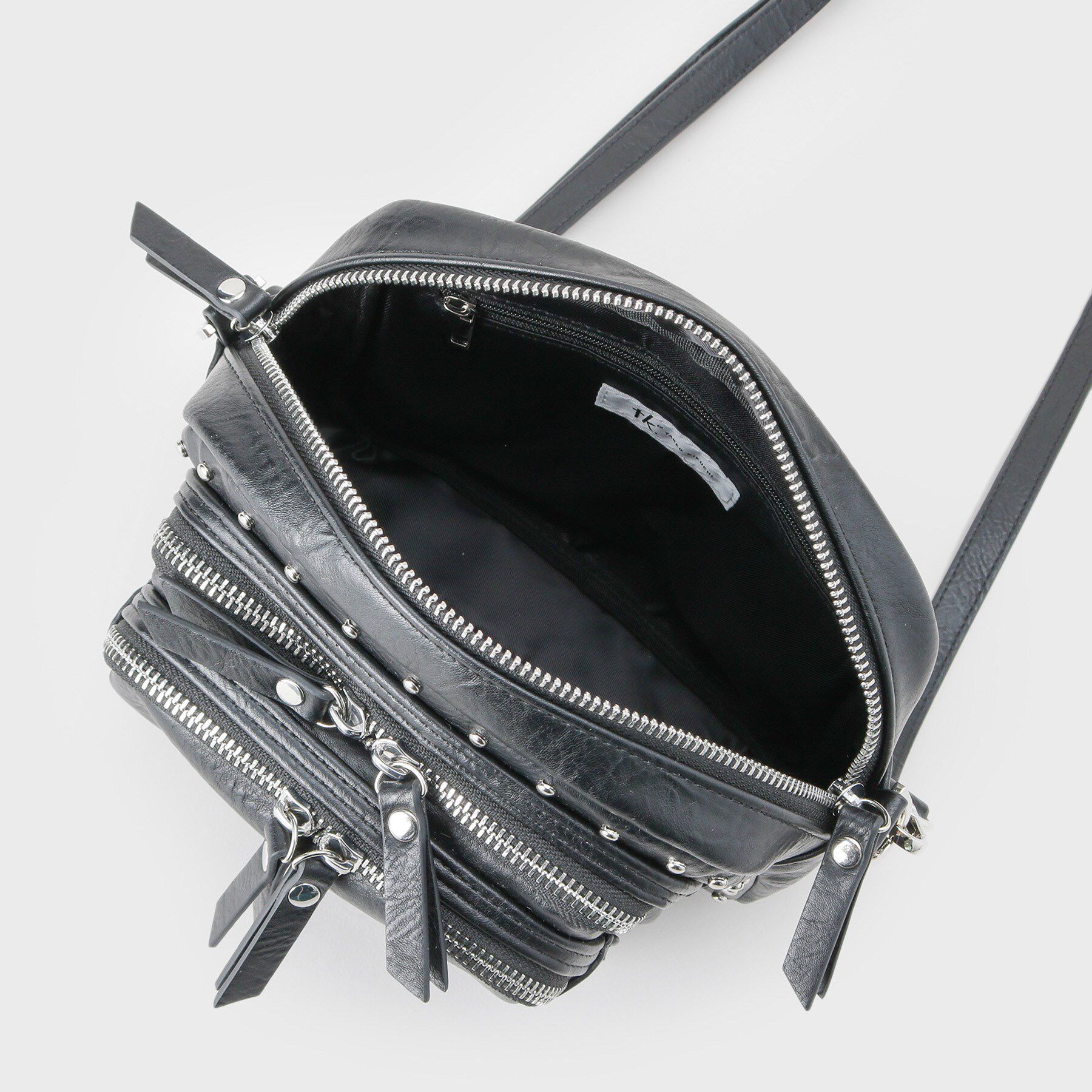 tk.TAKEO KIKUCHI「【スタッズシリーズ】ショルダーバッグ」|ショルダー・メッセンジャー|