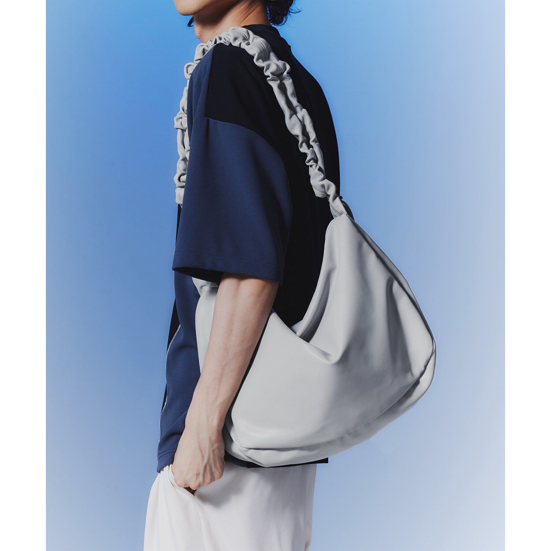 tk.TAKEO KIKUCHI「ドロストショルダーバッグ」|ショルダー・メッセンジャー|ライトグレー(011