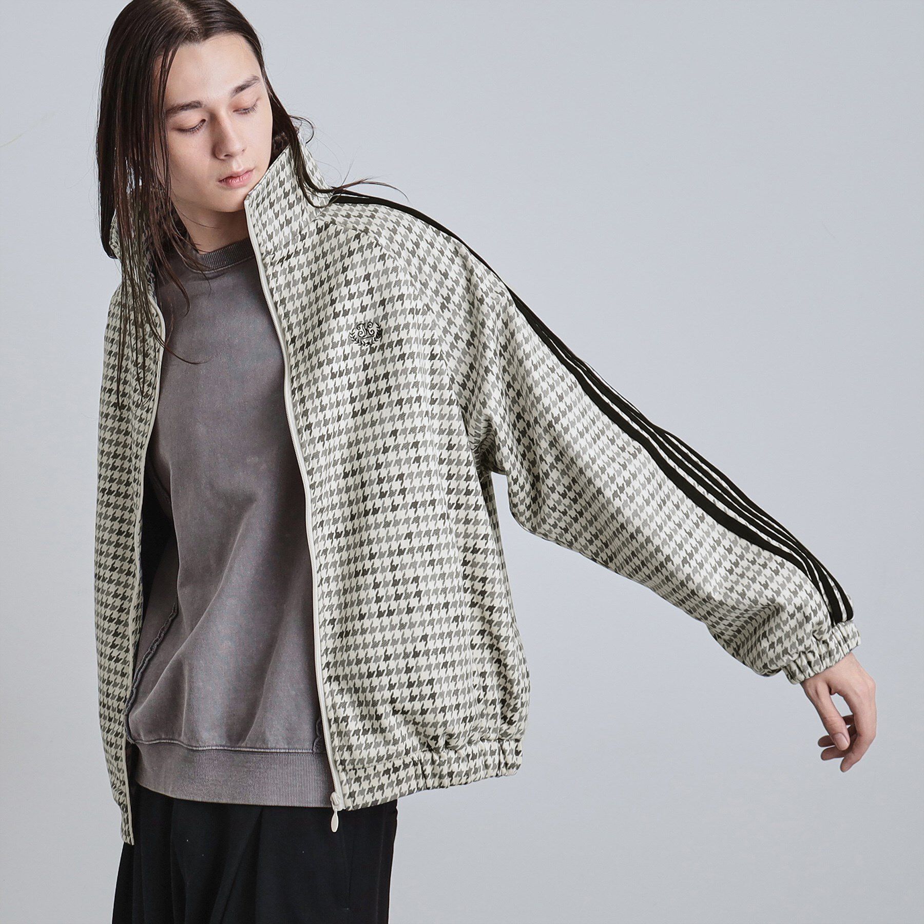 tk.TAKEO KIKUCHI「フェイクスエードトラックジャージ」|ブルゾン・スタジャン|