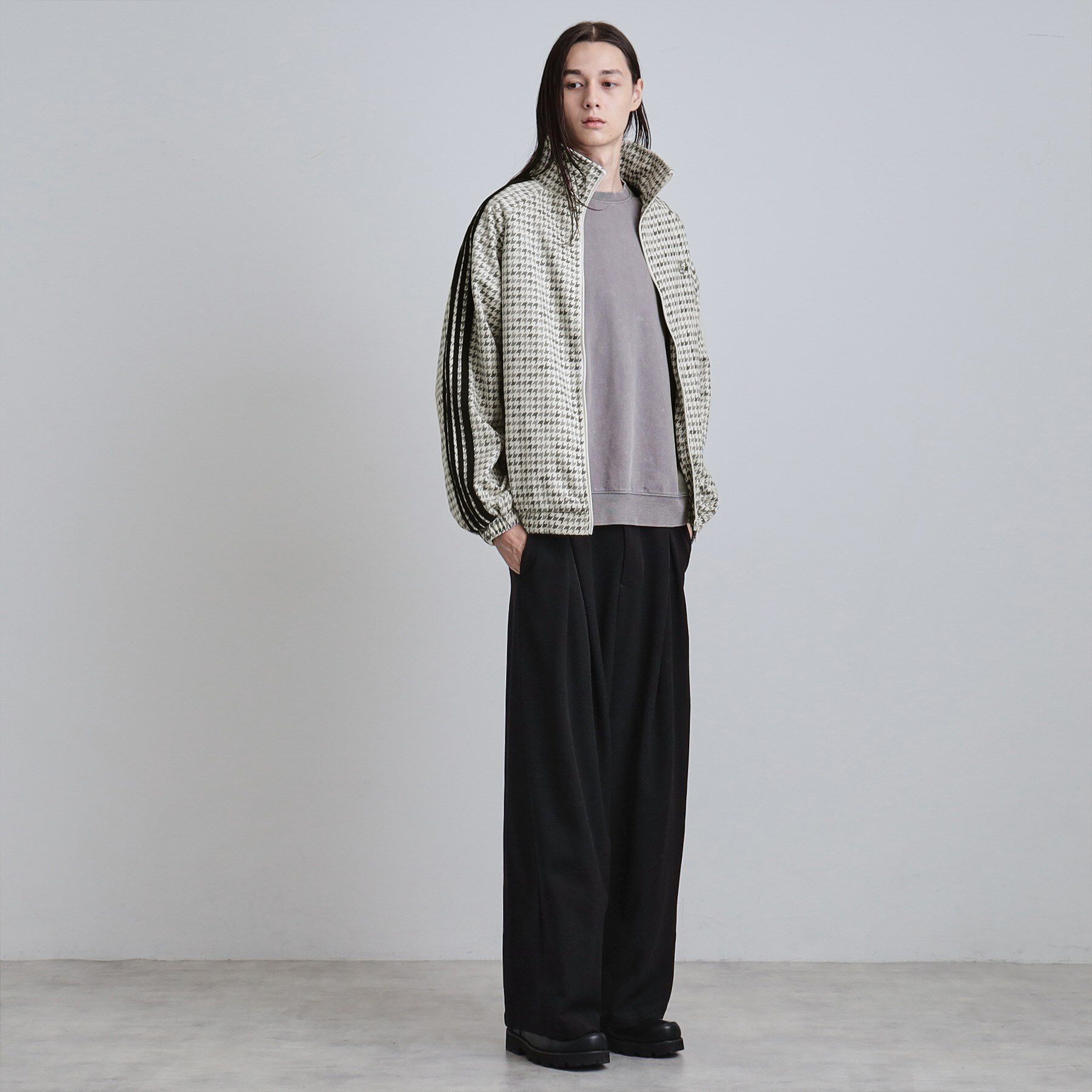 tk.TAKEO KIKUCHI「フェイクスエードトラックジャージ」|ブルゾン・スタジャン|