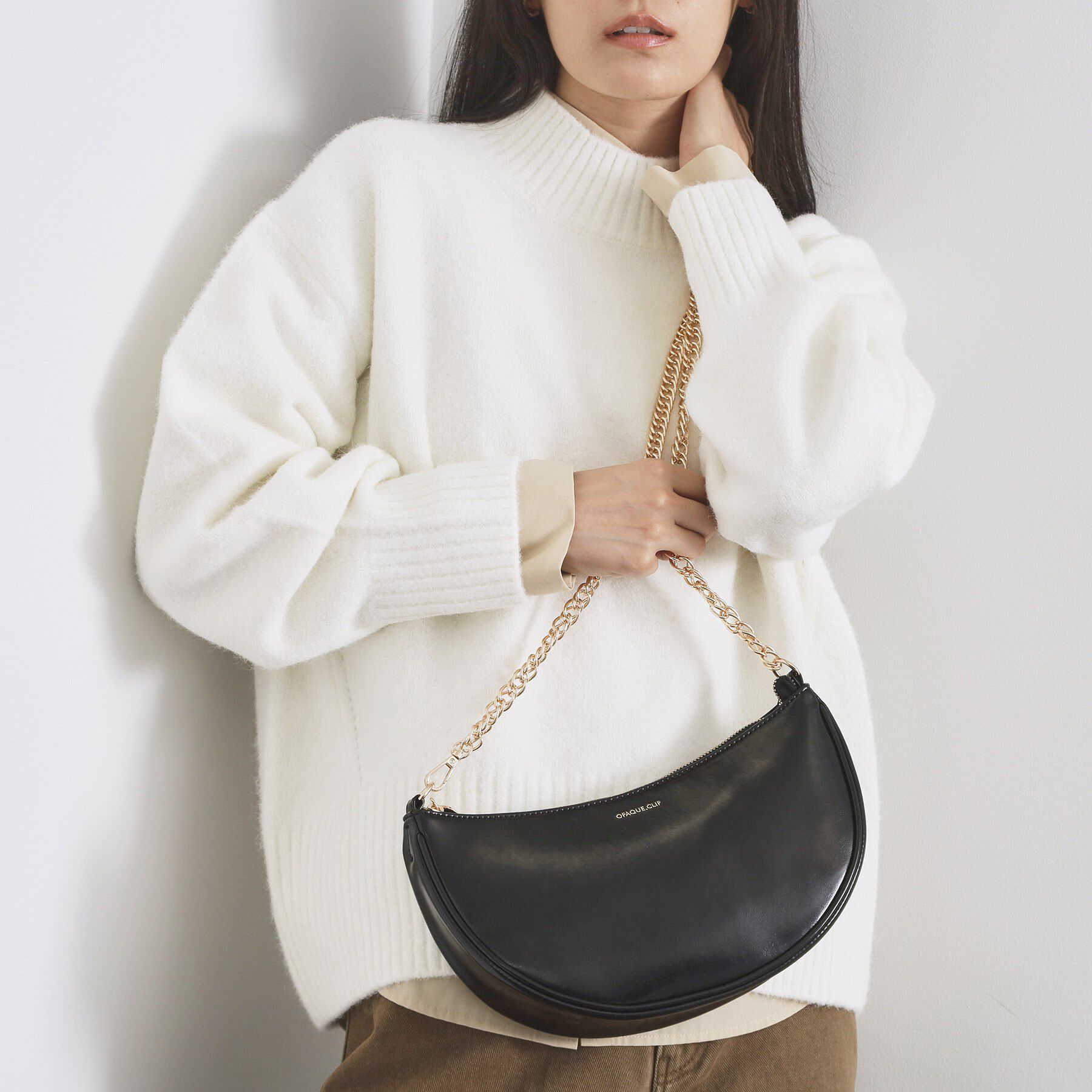 OPAQUE.CLIP「【2WAY】オイル調合皮チェーンハンドルムーンミドルバッグ」|ハンドバッグ|ブラック(019)