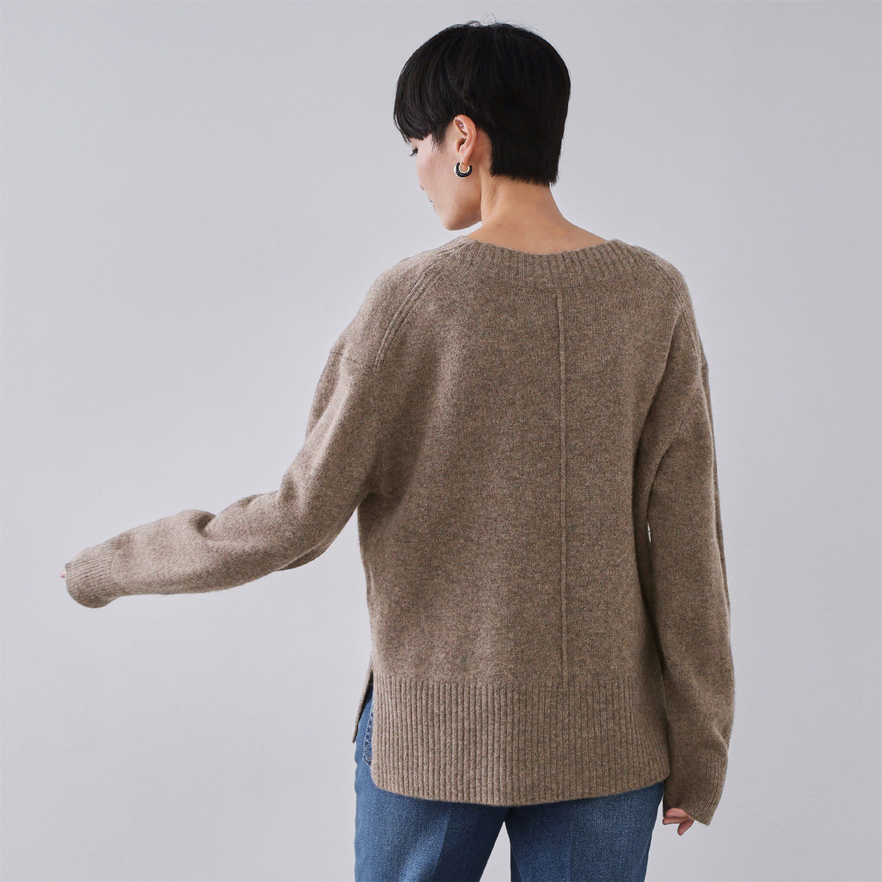 OPAQUE.CLIP「リラクシーVネックミドルゲージニット【洗える】」|ニット・セーター|