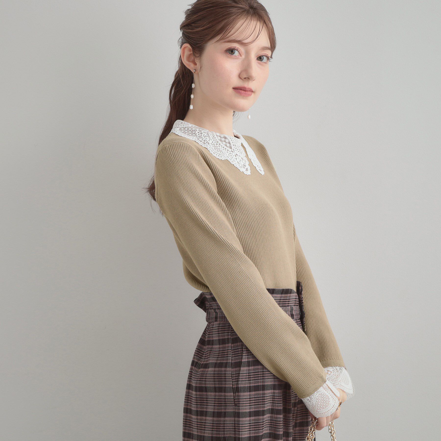 Couture broach「【着映え・フェミニン・通勤】レース衿カフス付きリブニット」|ニット・セーター|