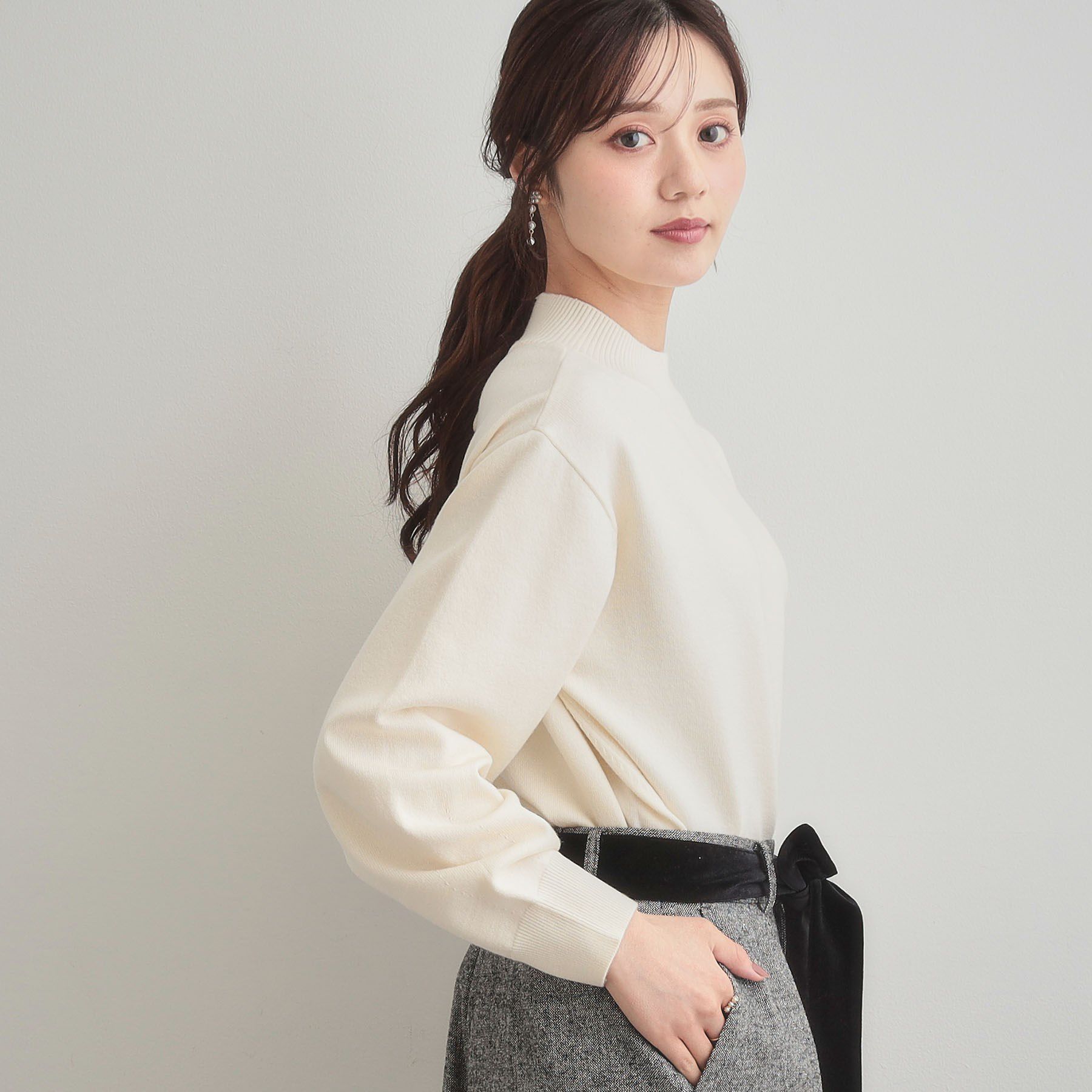 Couture broach「【後ろ姿も着映える・通勤】バックレースアップ微起毛ニット」|ニット・セーター|