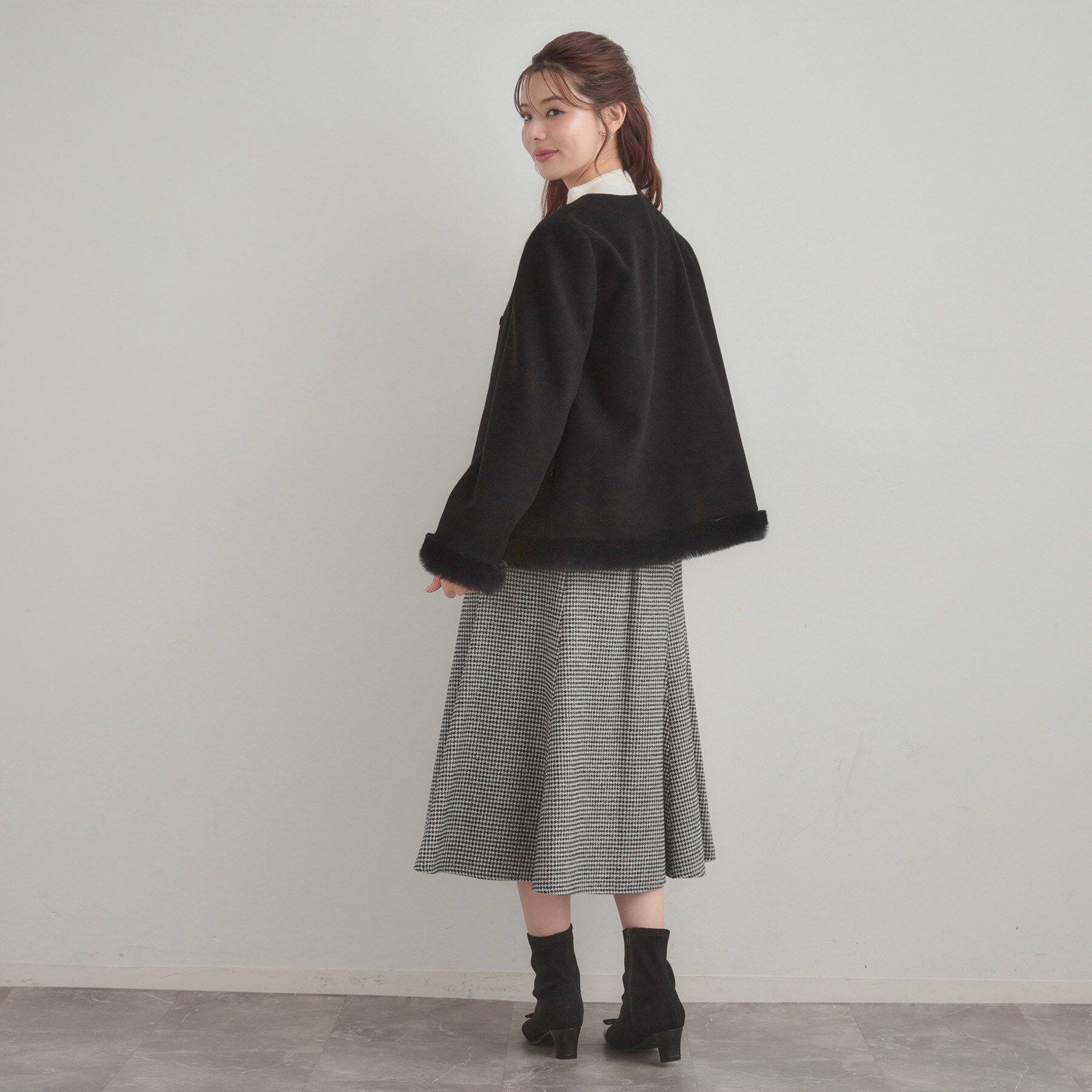 Couture broach「【大人レディ・フェイクファー取り外し可能】ケープ風ショートコート」|ノーカラーコート|