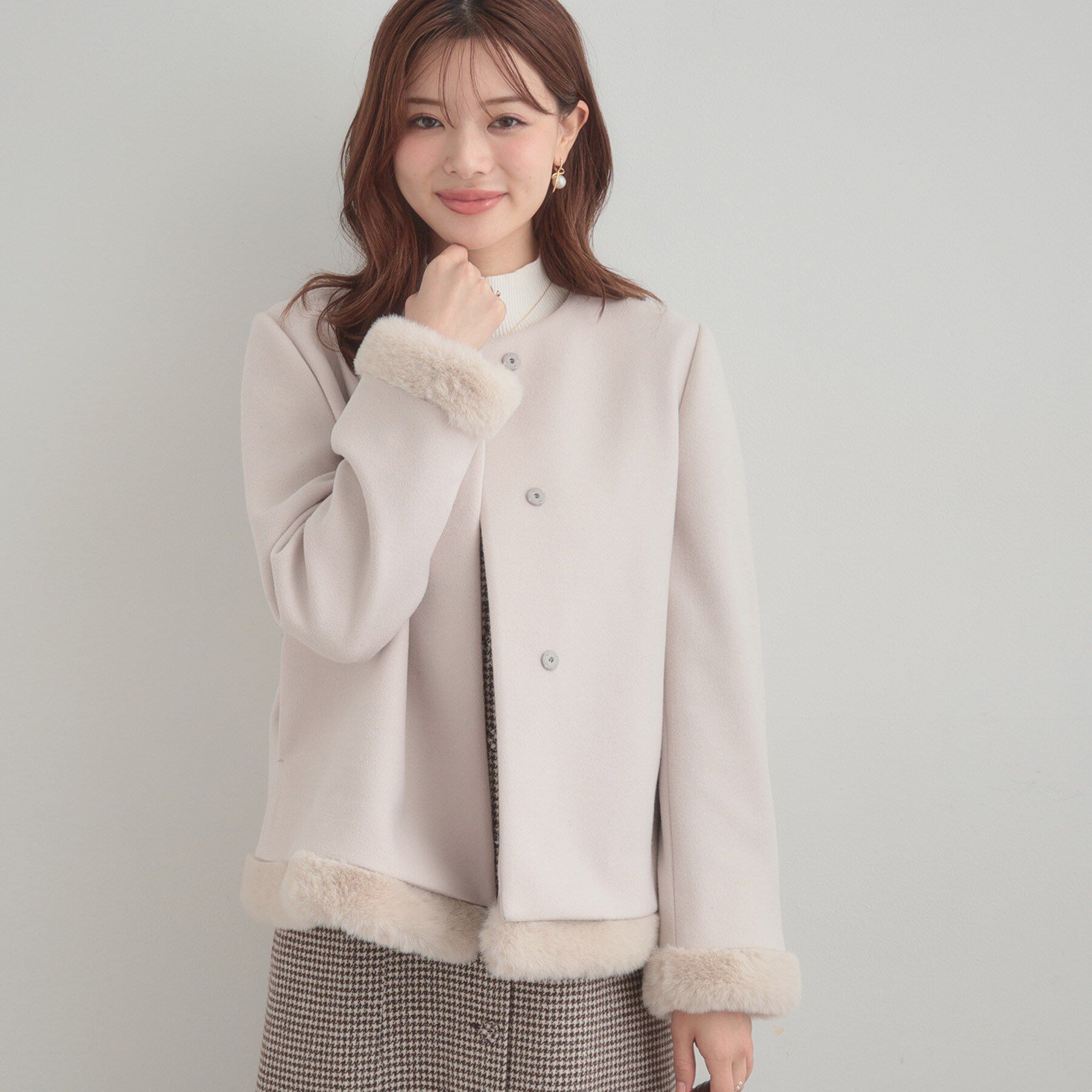 Couture broach「【大人レディ・フェイクファー取り外し可能】ケープ風ショートコート」|ノーカラーコート|