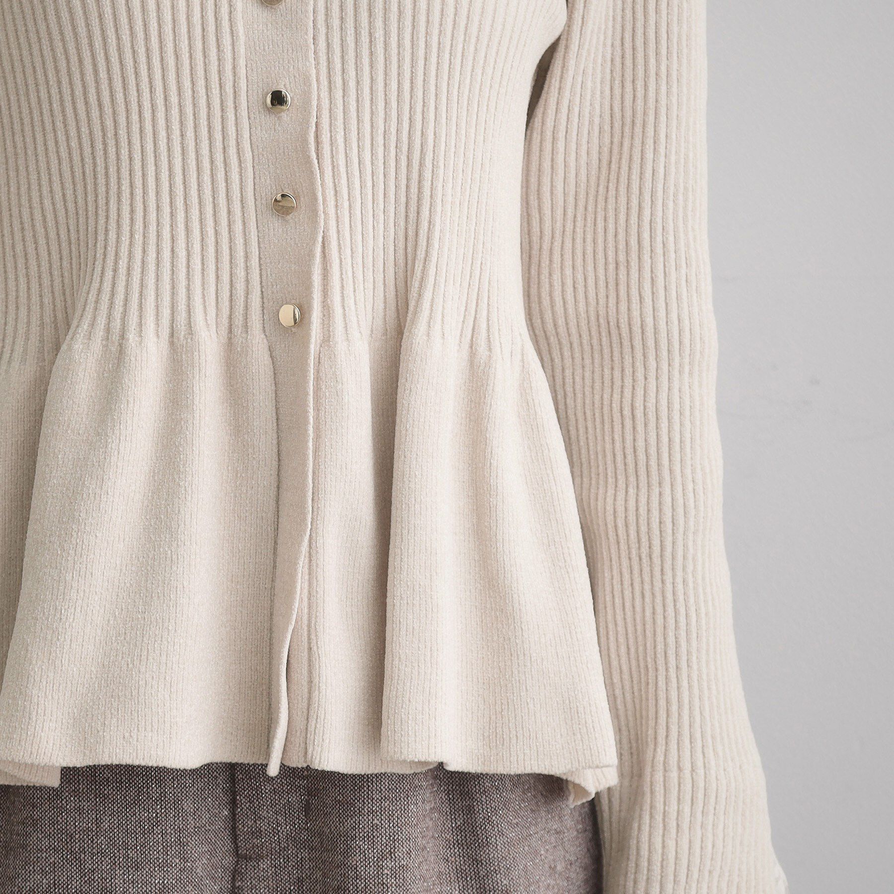 Couture broach「【袖口レース・着映え】短毛モールペプラム カーデ」|カーディガン|