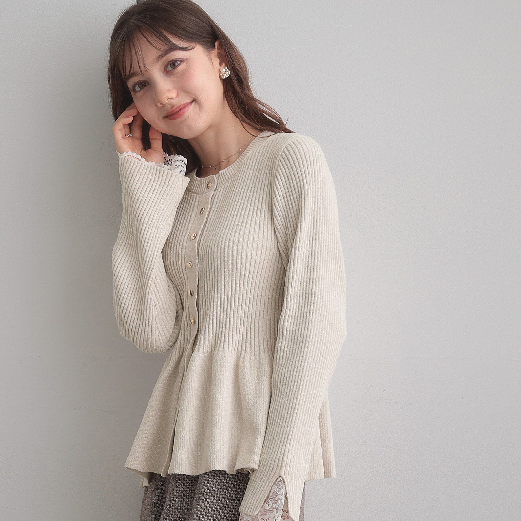 Couture broach「【袖口レース・着映え】短毛モールペプラム カーデ」|カーディガン|