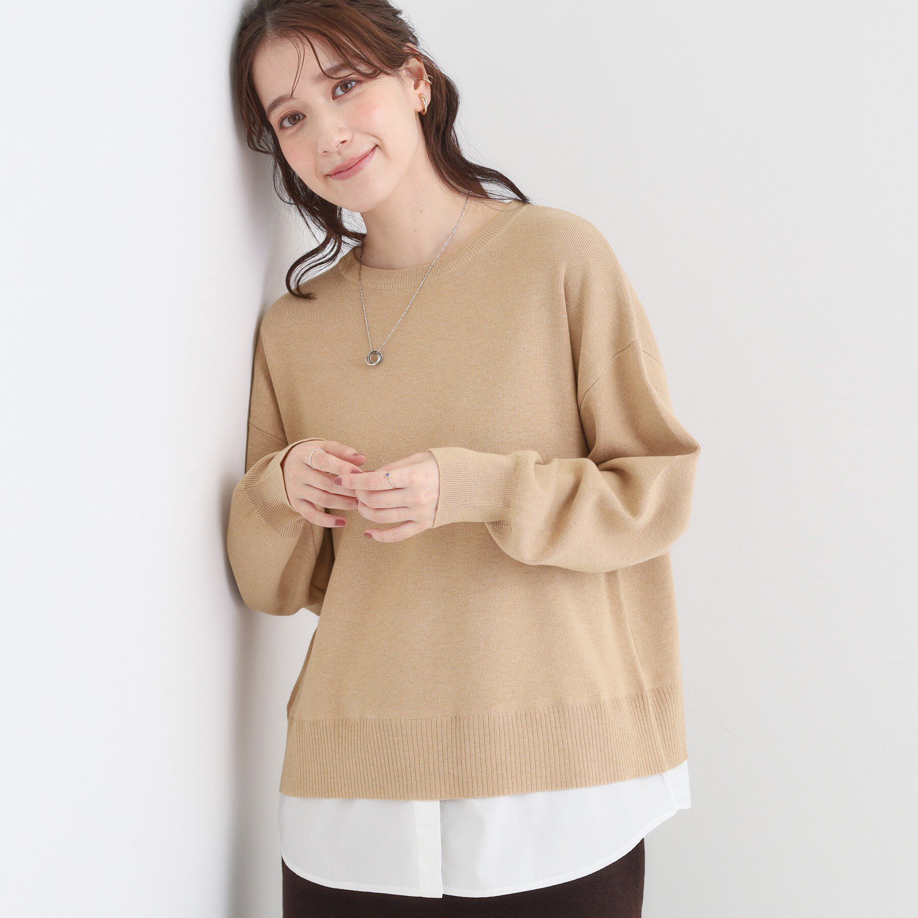 SHOO･LA･RUE「【洗濯機可/毛玉になりにくい】一枚で簡単こなれ見え 裾フェイクレイヤード風ニット」|ニット・セーター|ベージュ(052)