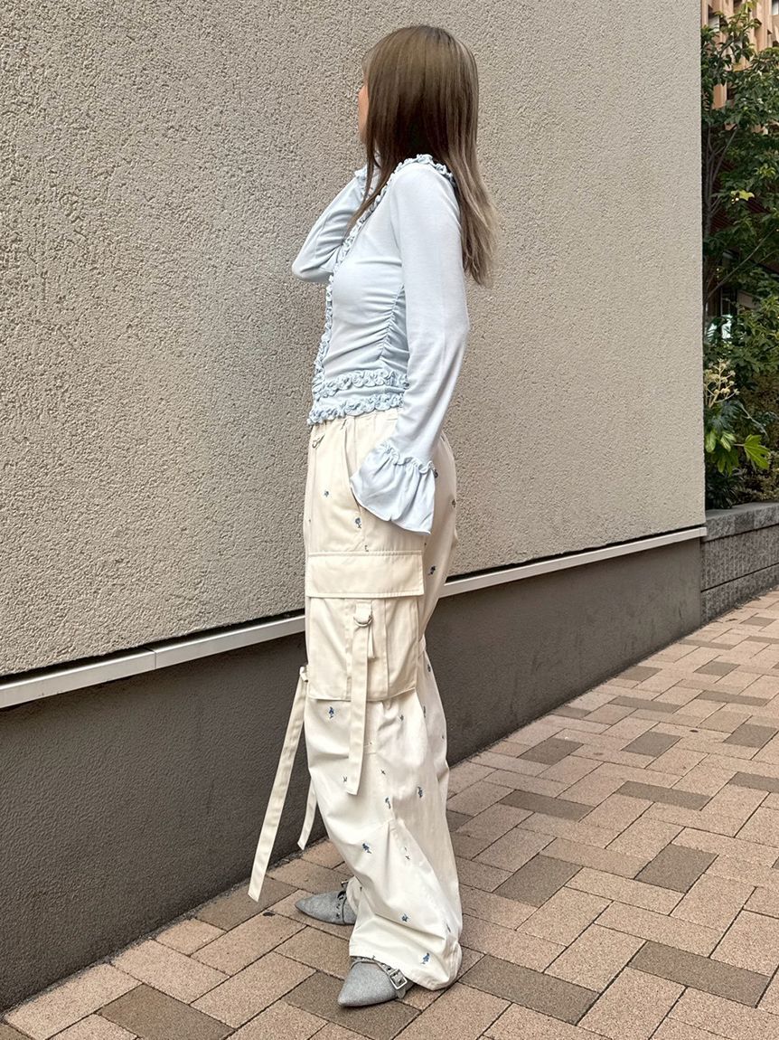 FURFUR「【WEB・一部店舗限定カラー】フラワー刺繍カーゴパンツ」|チノ|